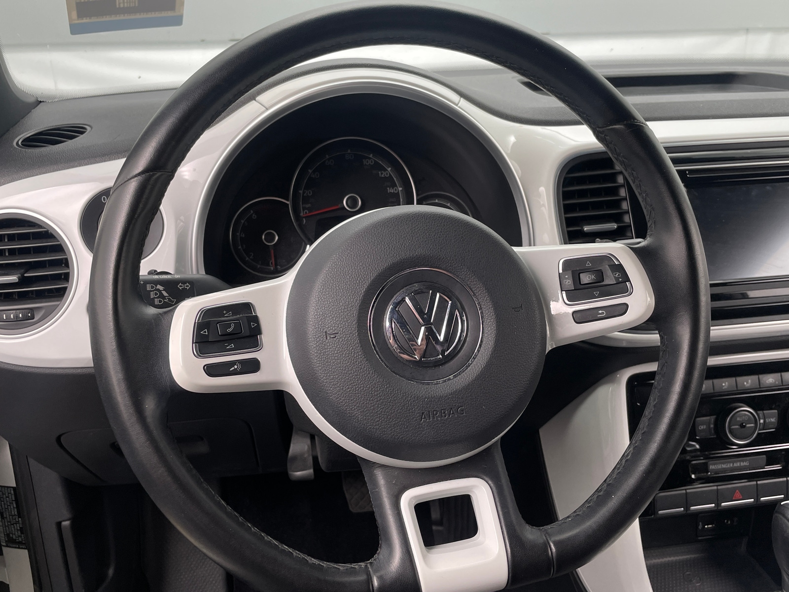 Thumbnail: 2019 Volkswagen Beetle - 4