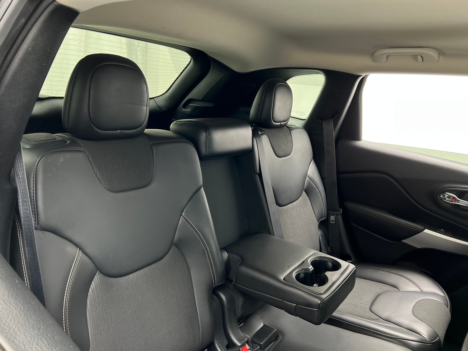 Thumbnail: 2018 Jeep Cherokee - 6