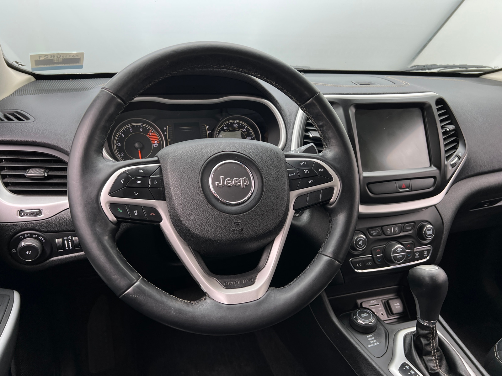 Thumbnail: 2018 Jeep Cherokee - 5