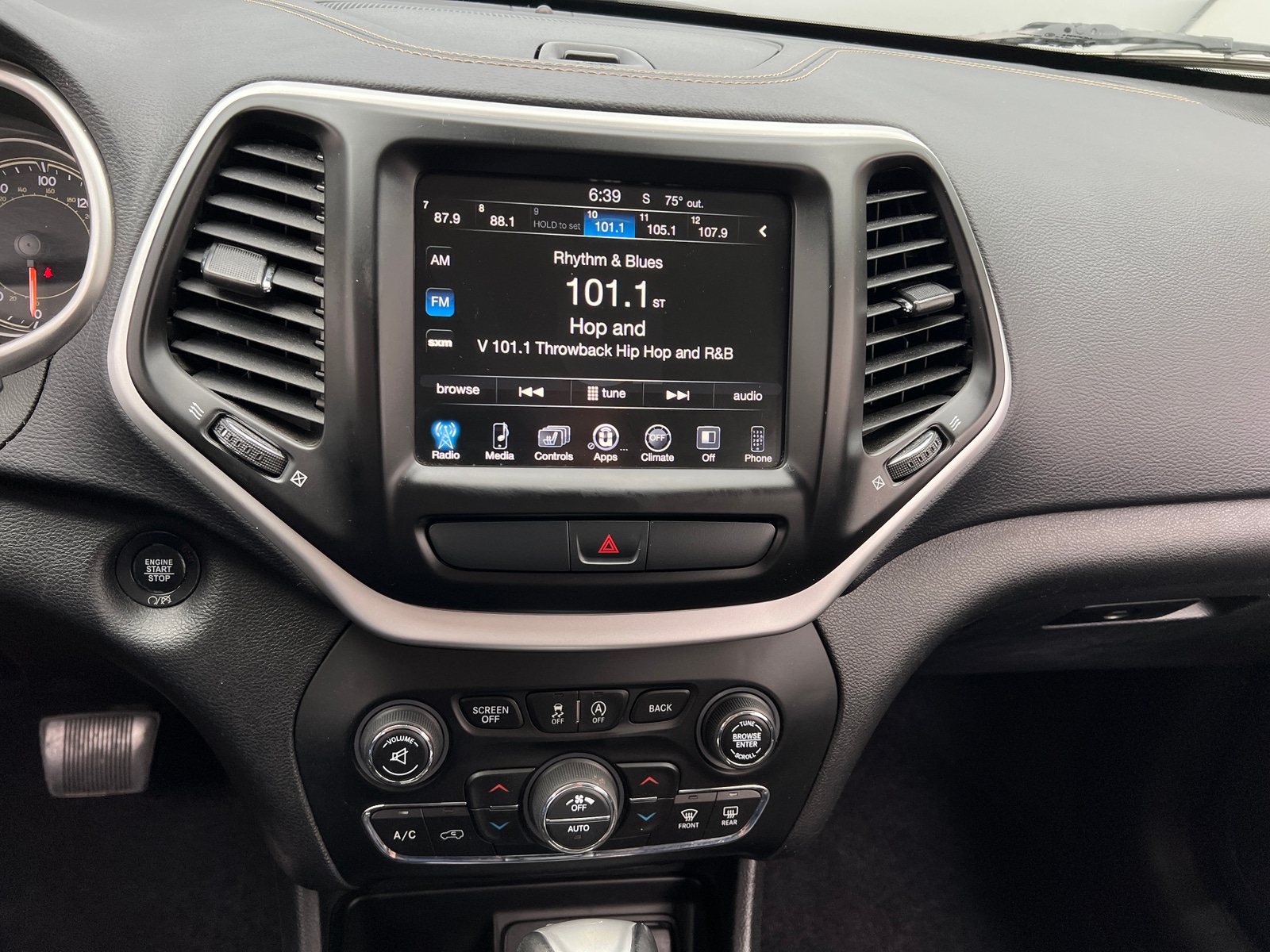 Thumbnail: 2018 Jeep Cherokee - 4
