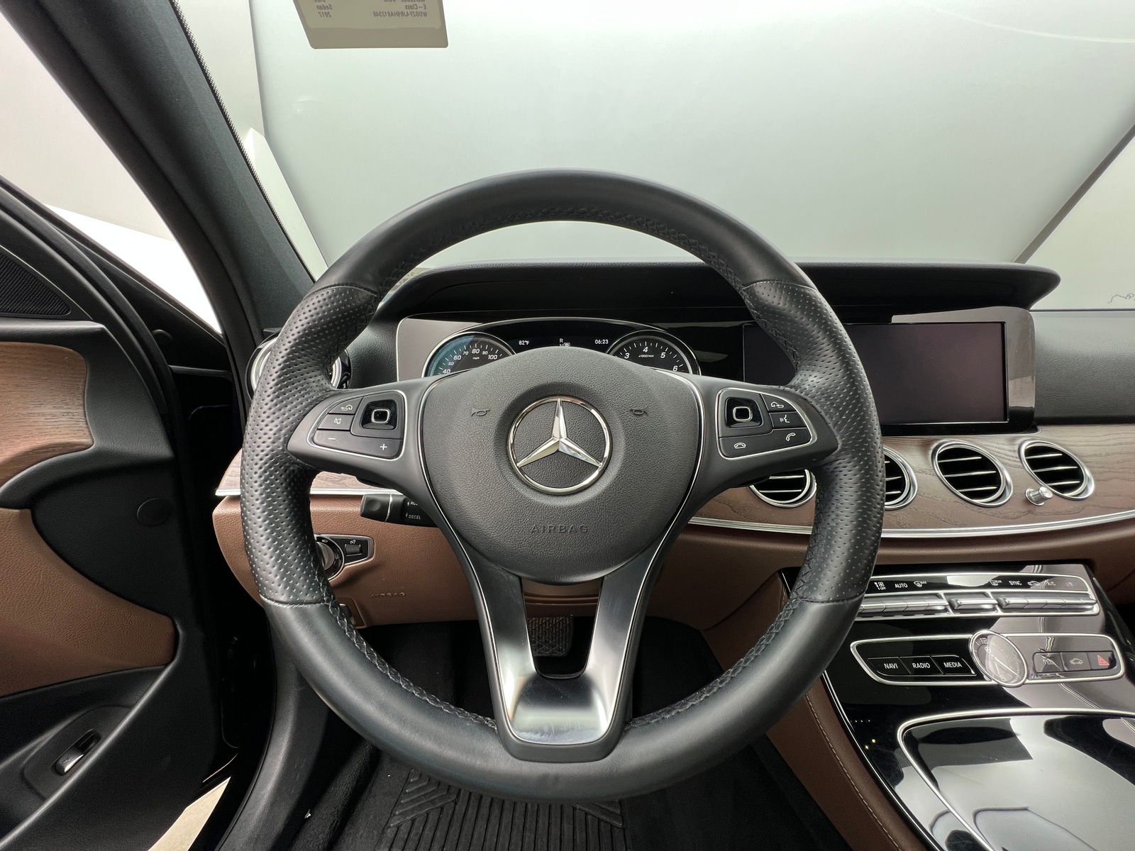 Thumbnail: 2017 Mercedes-Benz E-Class - 4