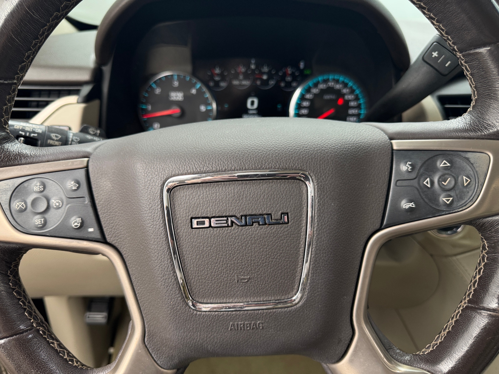 Thumbnail: 2018 GMC Yukon XL - 4