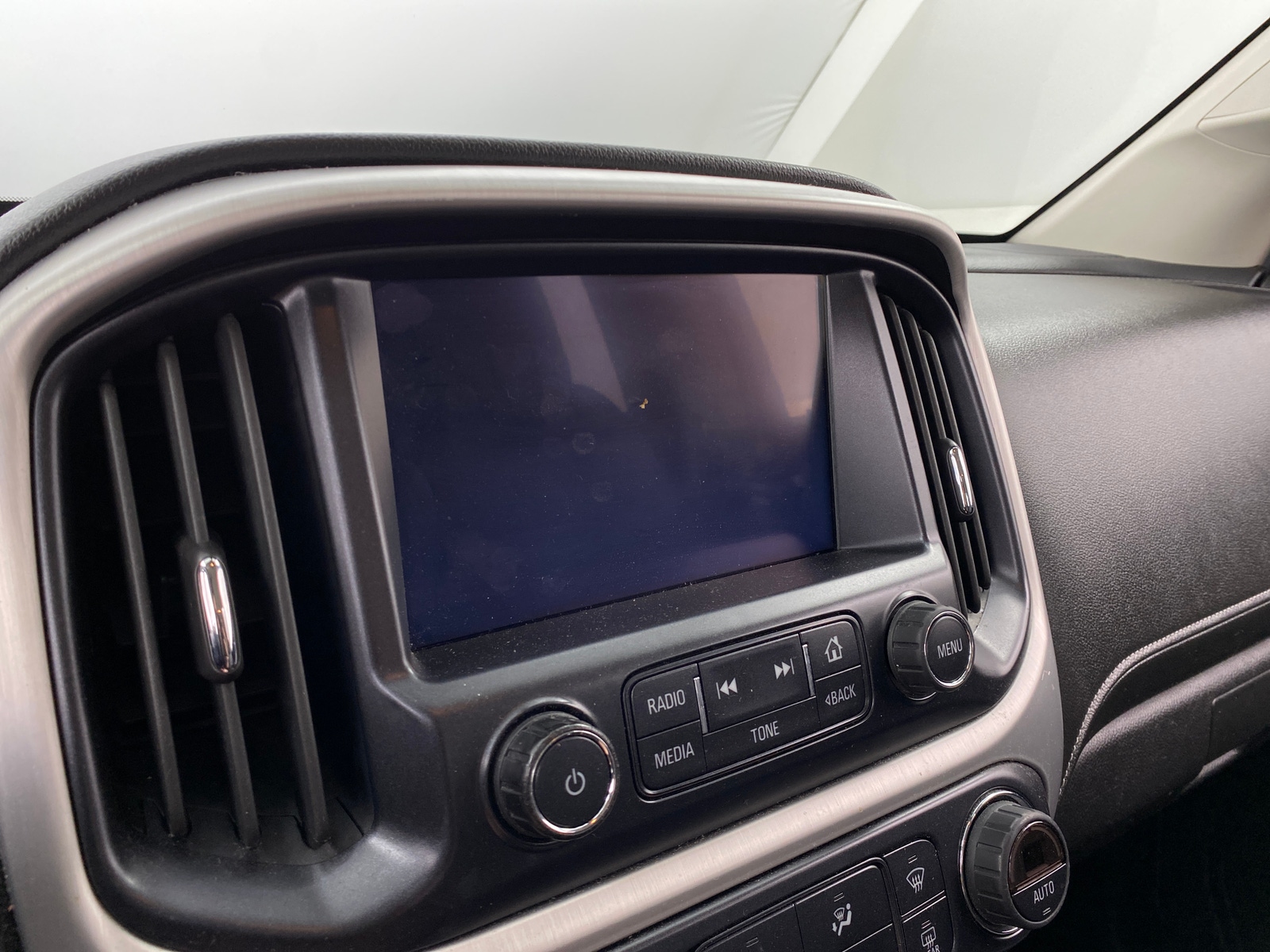 Thumbnail: 2015 GMC Canyon - 3