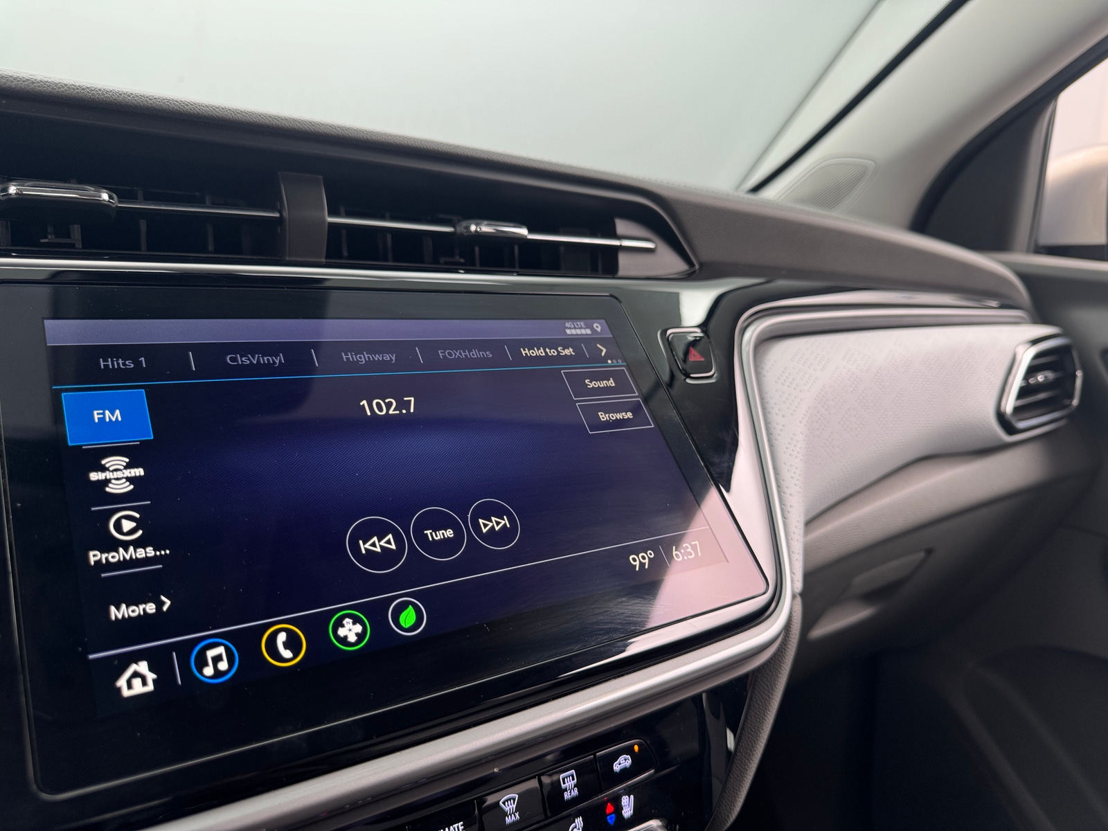 Thumbnail: 2022 Chevrolet Bolt EUV - 3
