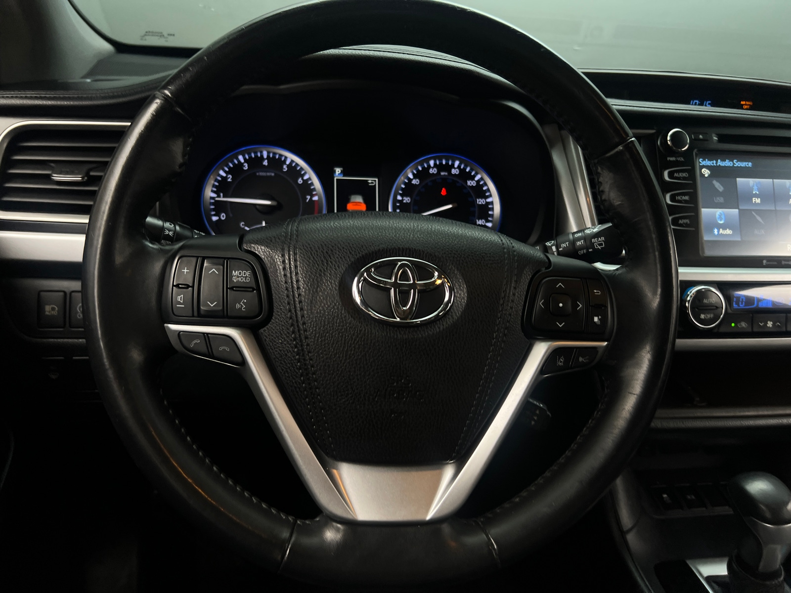 Thumbnail: 2017 Toyota Highlander - 4