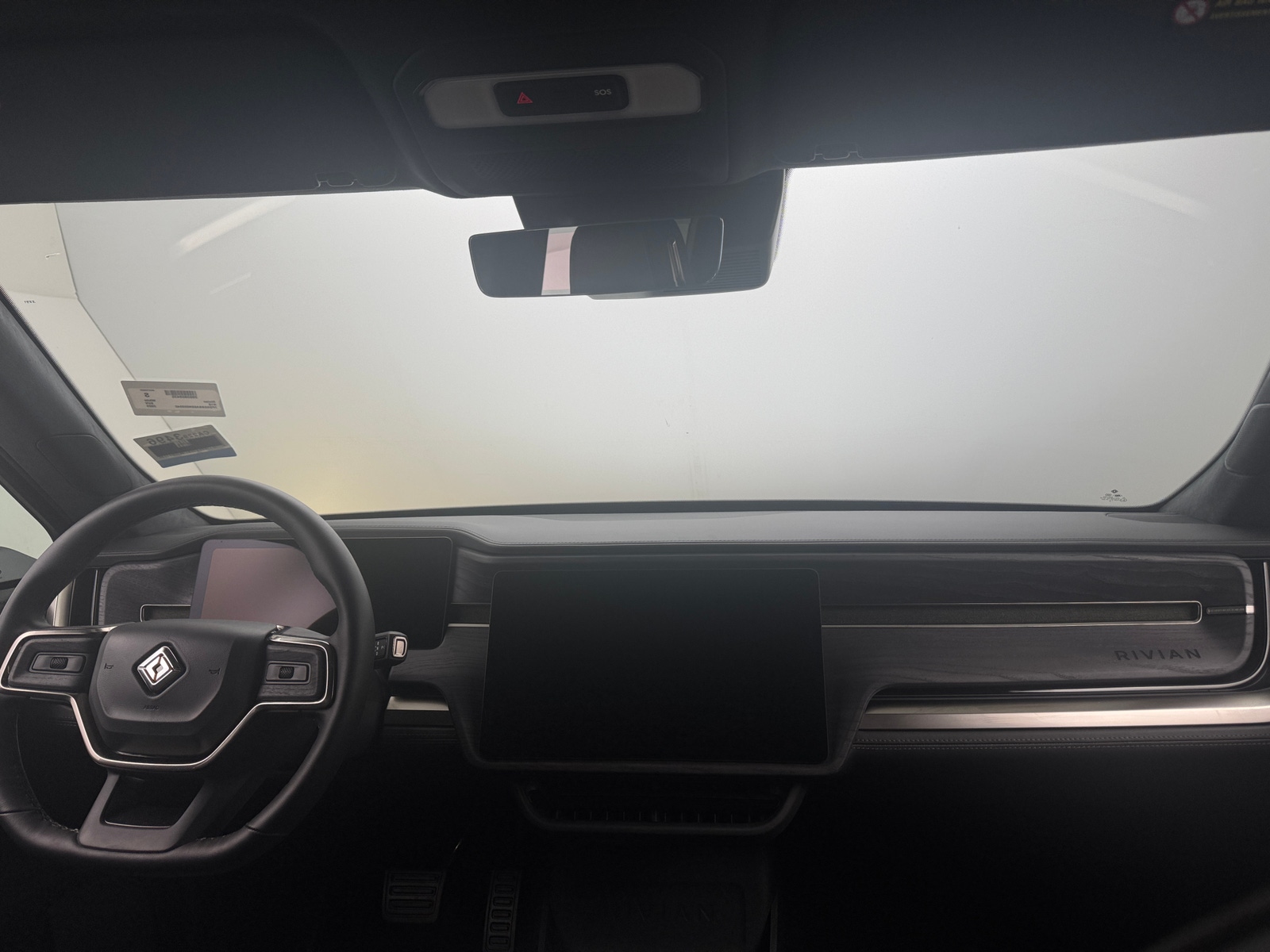 Thumbnail: 2025 Rivian R1S - 2