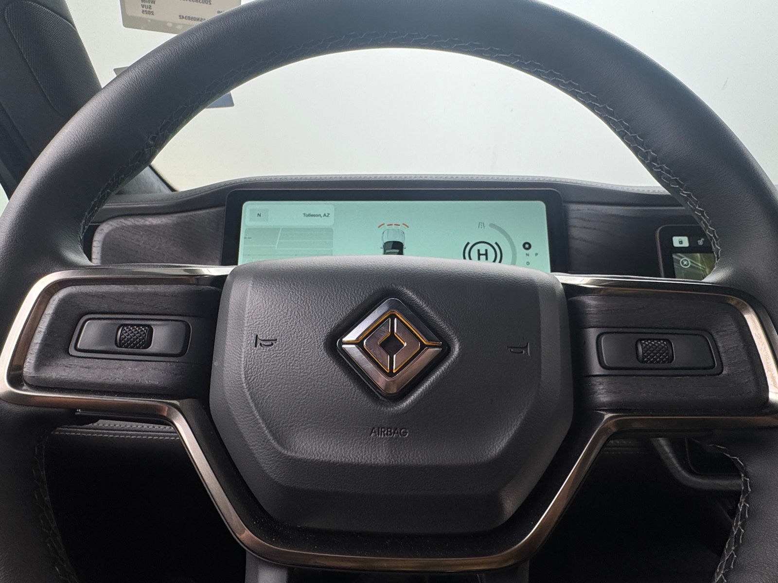 Thumbnail: 2025 Rivian R1S - 4