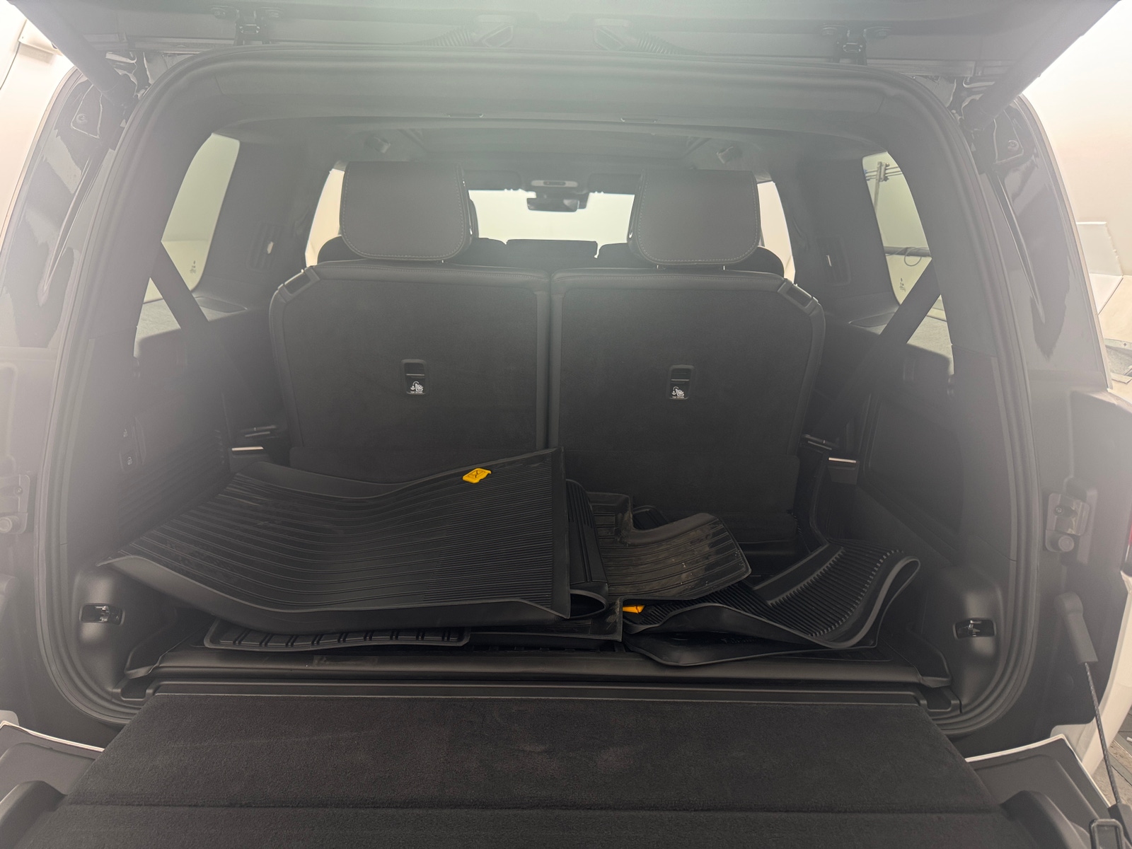 Thumbnail: 2025 Rivian R1S - 6