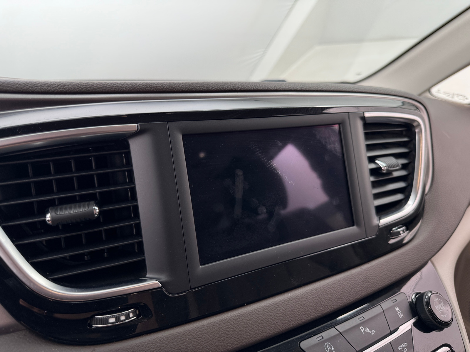 Thumbnail: 2018 Chrysler Pacifica - 4