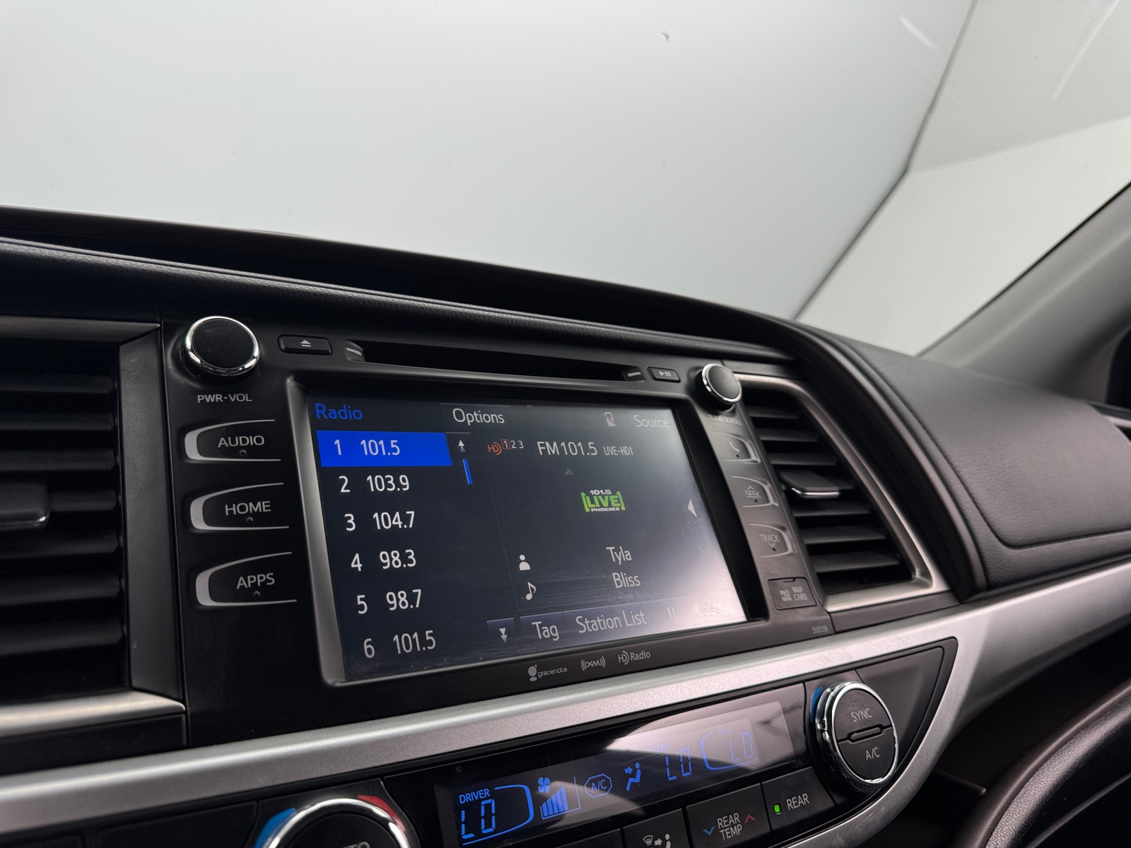 Thumbnail: 2016 Toyota Highlander - 3
