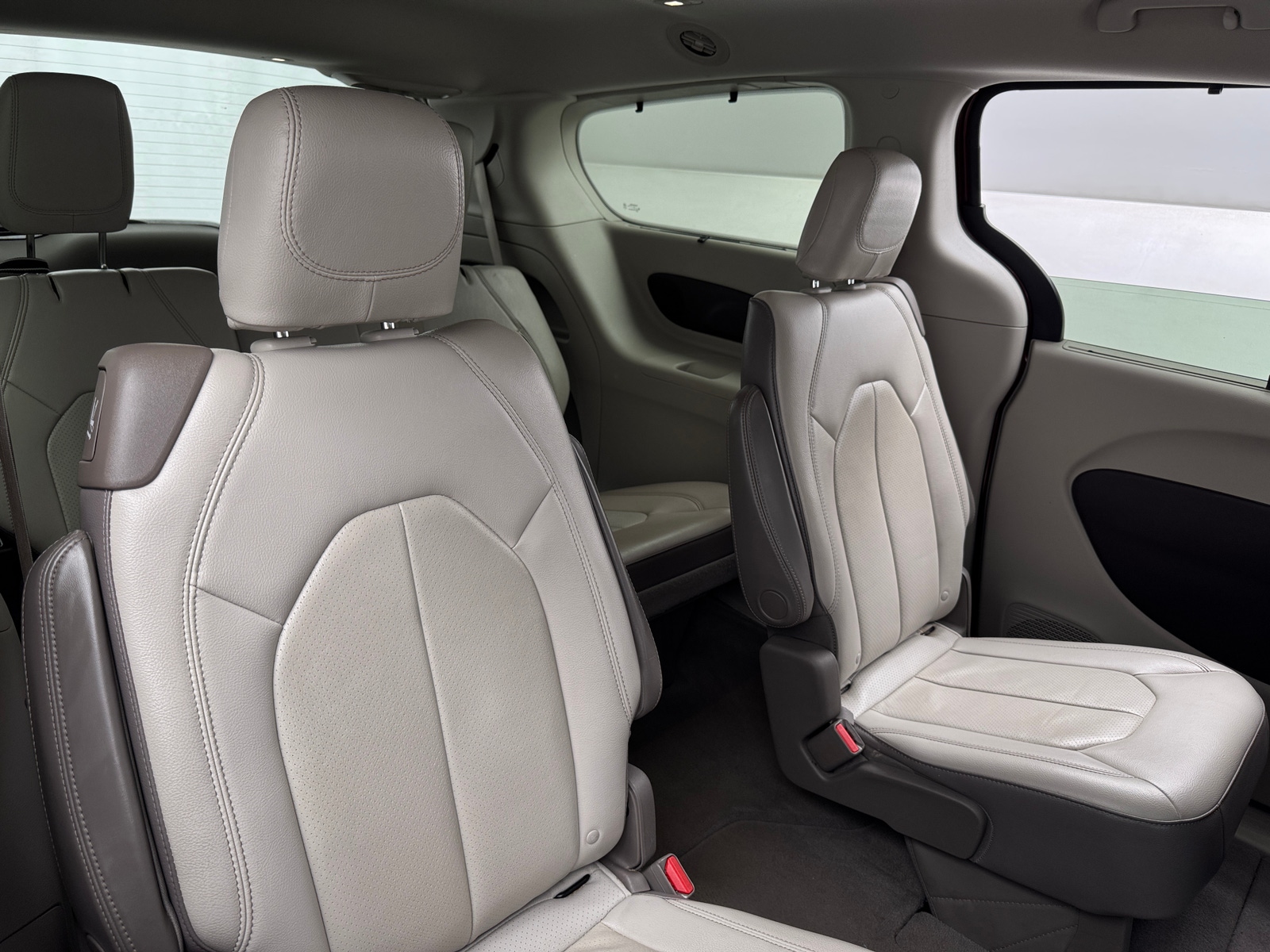 Thumbnail: 2018 Chrysler Pacifica - 5
