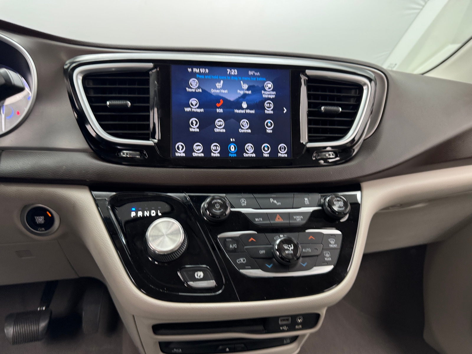 Thumbnail: 2018 Chrysler Pacifica - 3