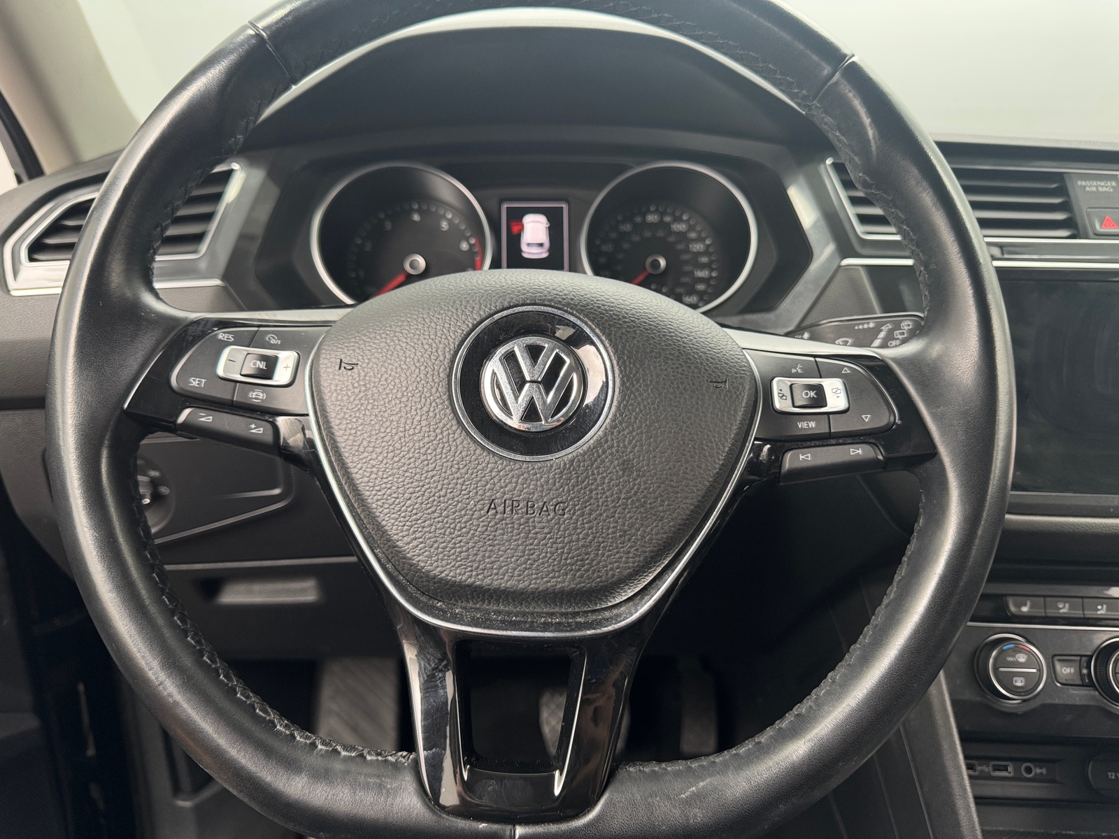 Thumbnail: 2019 Volkswagen Tiguan - 4