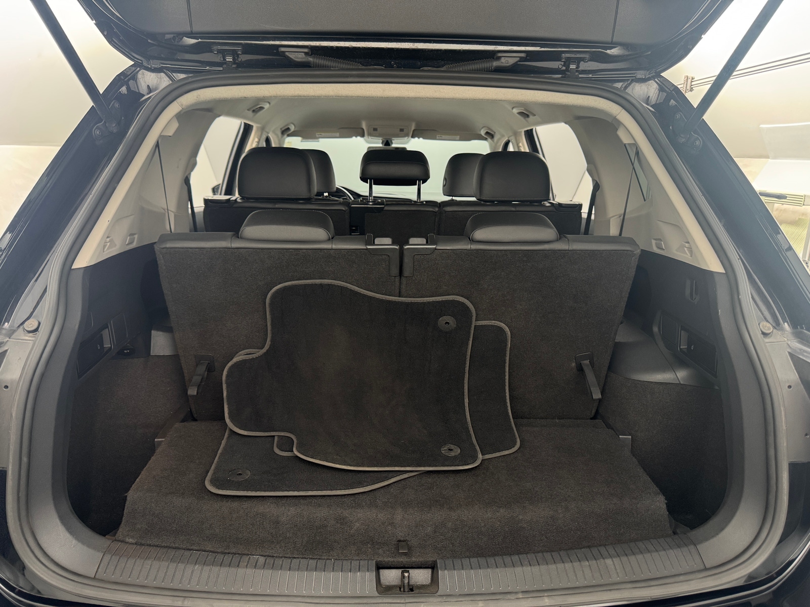 Thumbnail: 2019 Volkswagen Tiguan - 6
