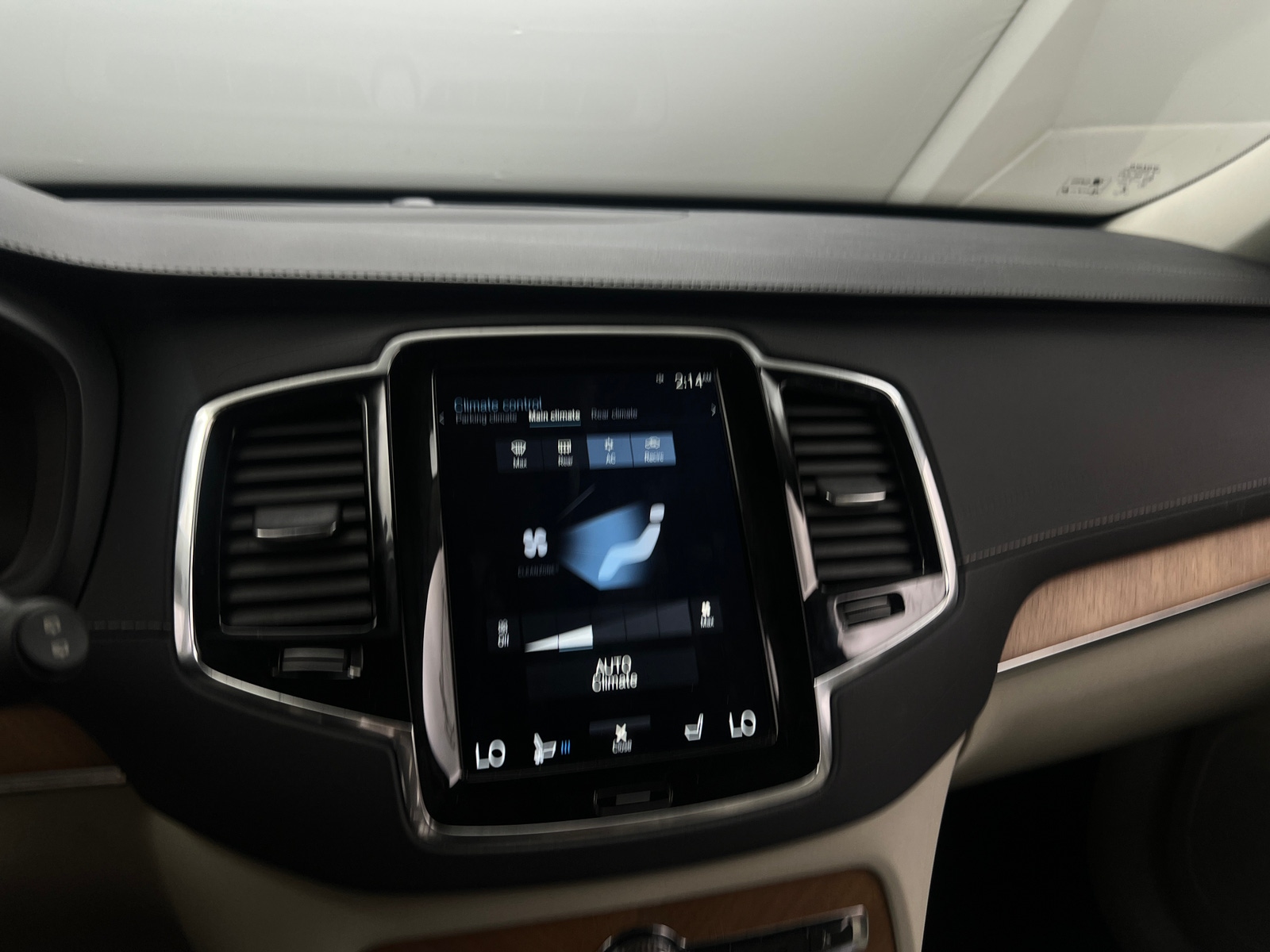 Thumbnail: 2018 Volvo XC90 - 3