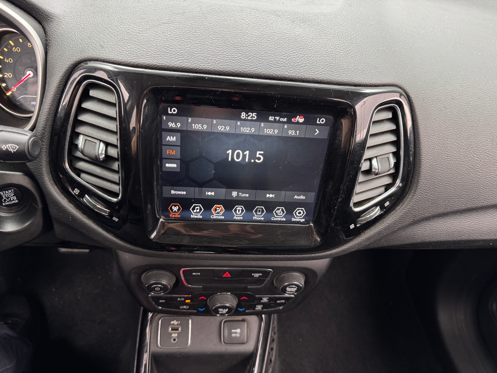 Thumbnail: 2019 Jeep Compass - 4