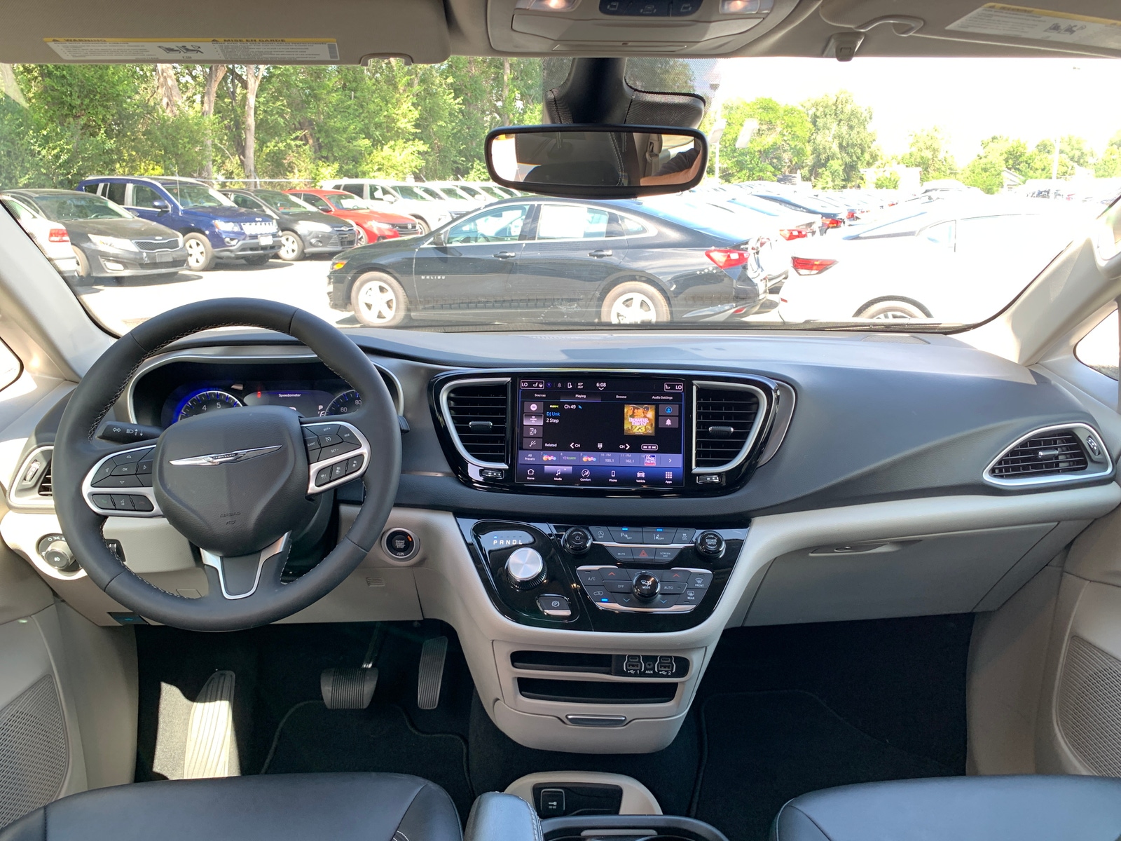 Thumbnail: 2024 Chrysler Pacifica - 3