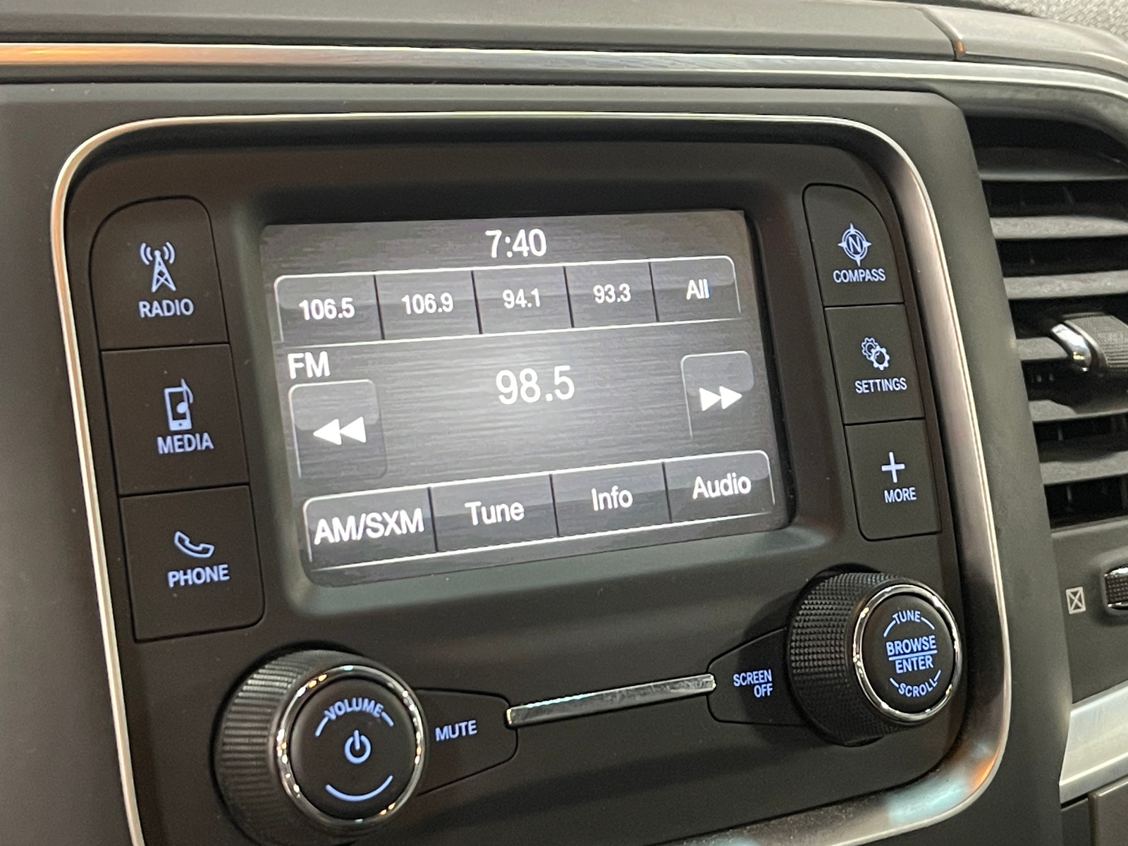 Thumbnail: 2022 RAM 1500 Classic - 4