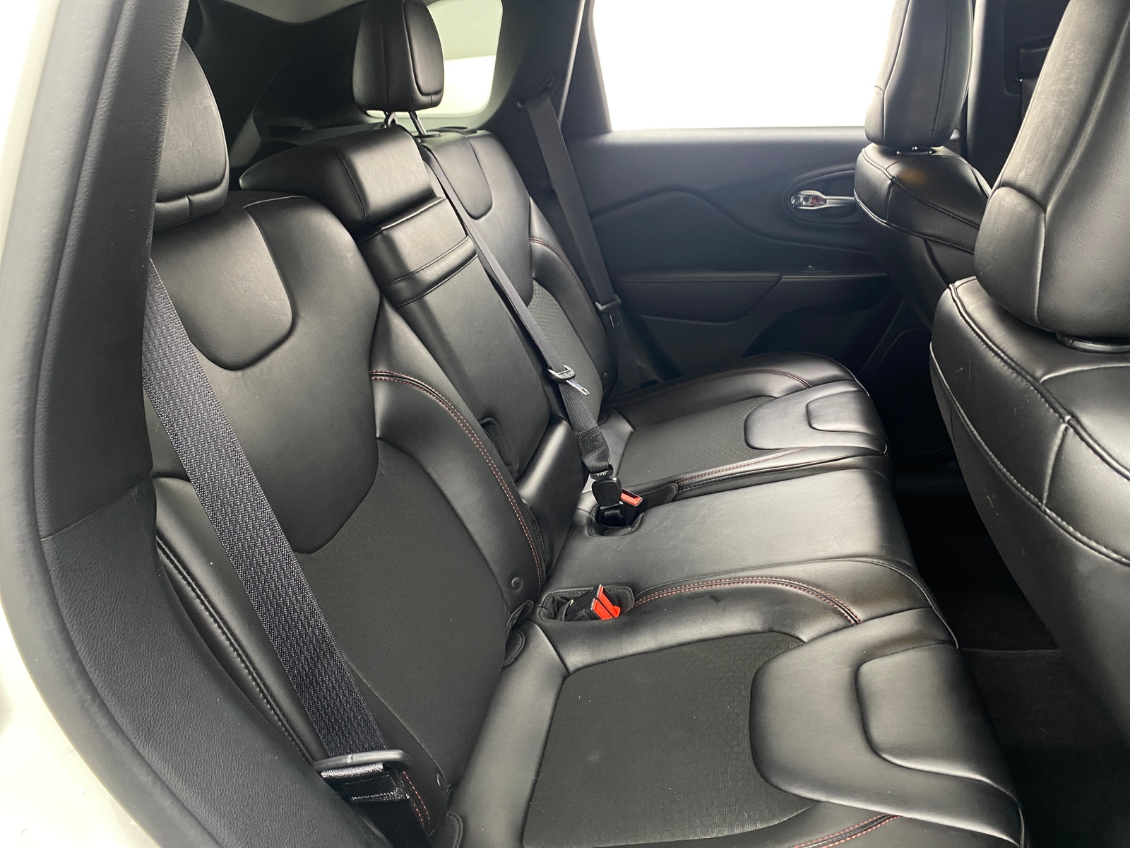 Thumbnail: 2019 Jeep Cherokee - 6