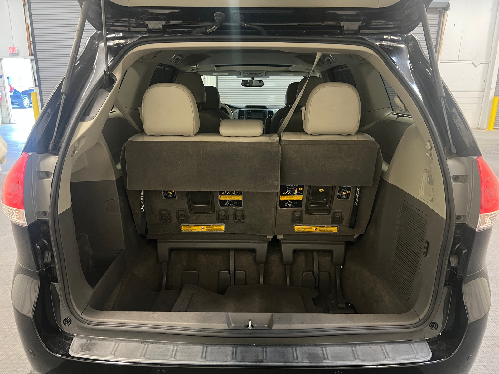 Thumbnail: 2014 Toyota Sienna - 6