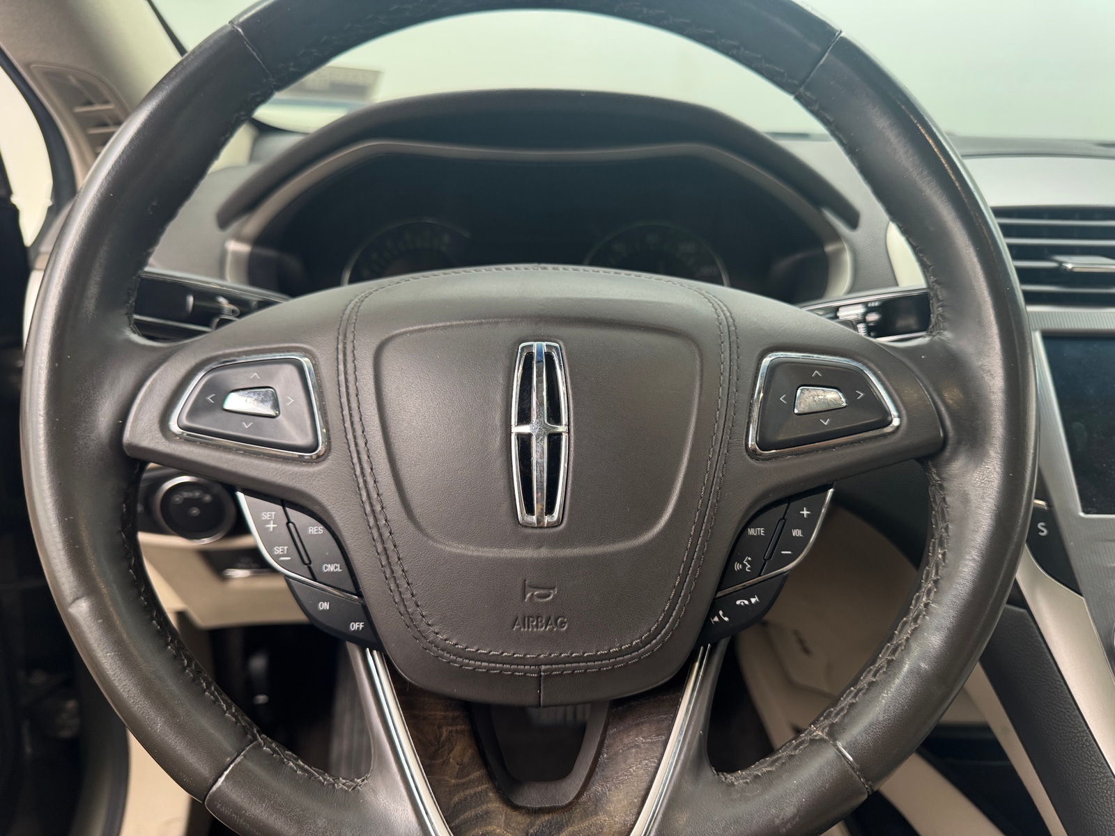 Thumbnail: 2017 Lincoln MKZ - 4