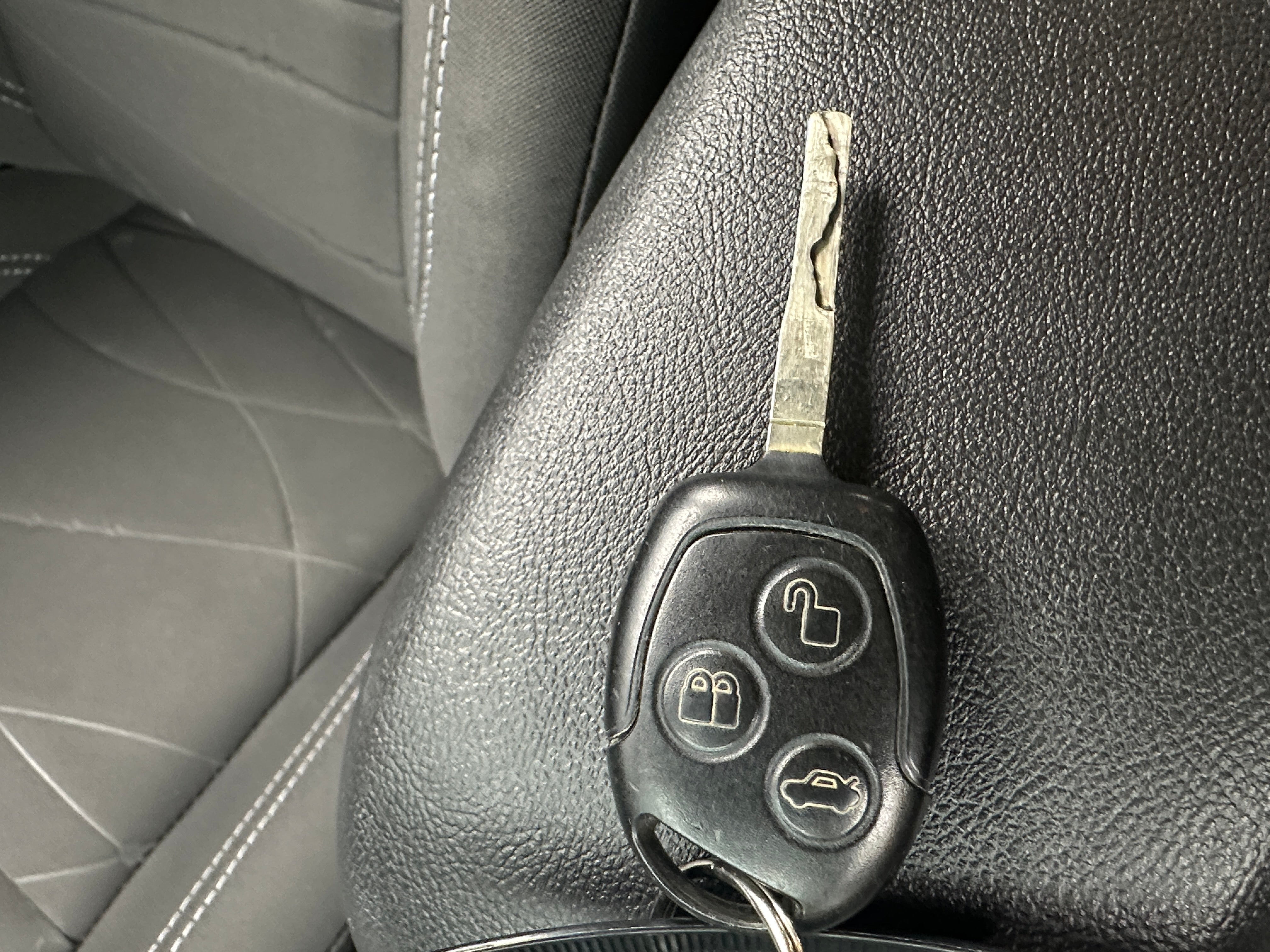 Used 2014 Ford Fiesta SE with VIN 3FADP4EEXEM171230 for sale in Oak Creek, WI