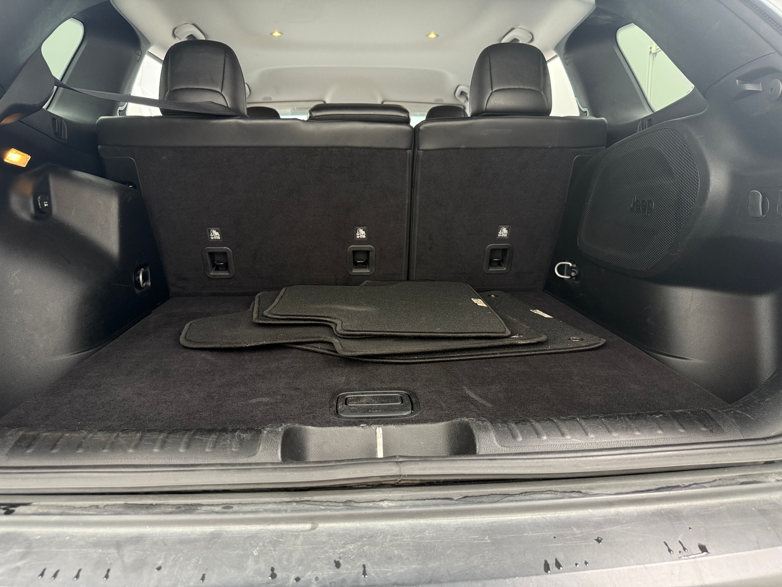 Thumbnail: 2019 Jeep Cherokee - 6