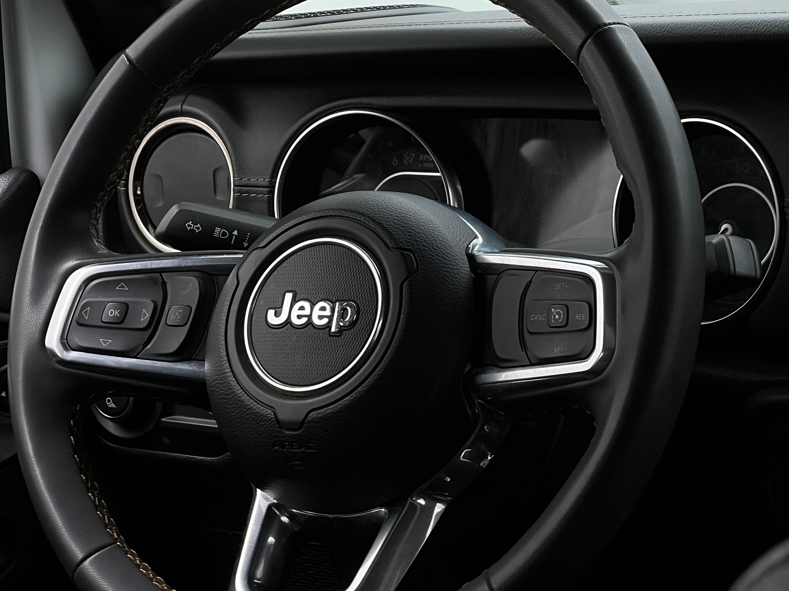 Thumbnail: 2023 Jeep Gladiator - 4