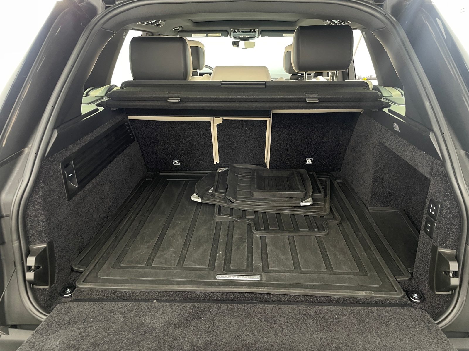 Thumbnail: 2021 Land Rover Range Rover - 6
