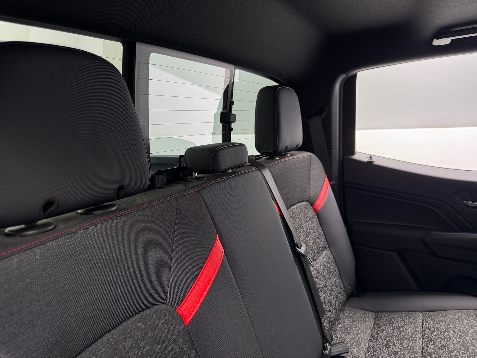 Thumbnail: 2023 Chevrolet Colorado - 6
