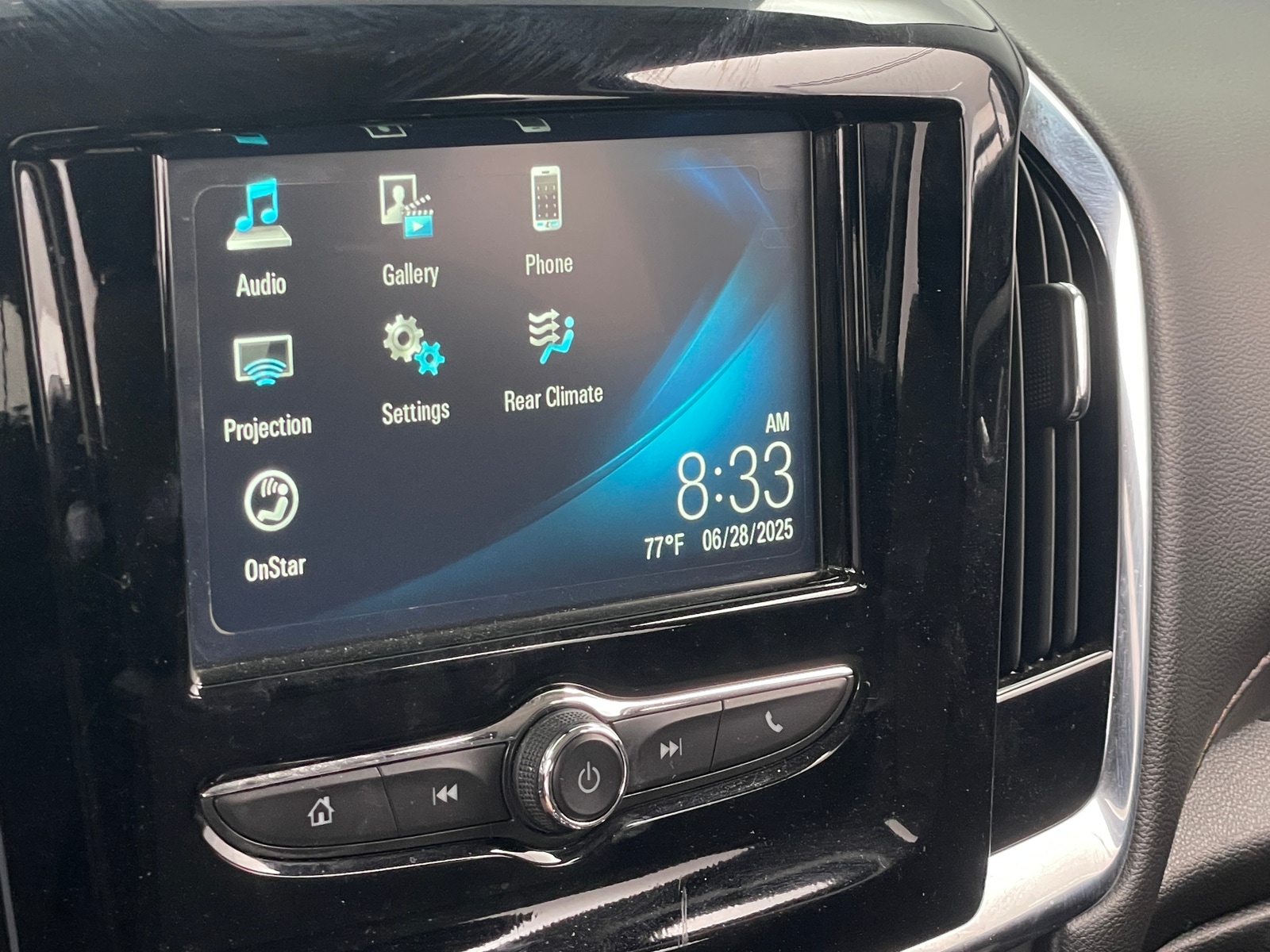 Thumbnail: 2019 Chevrolet Traverse - 4