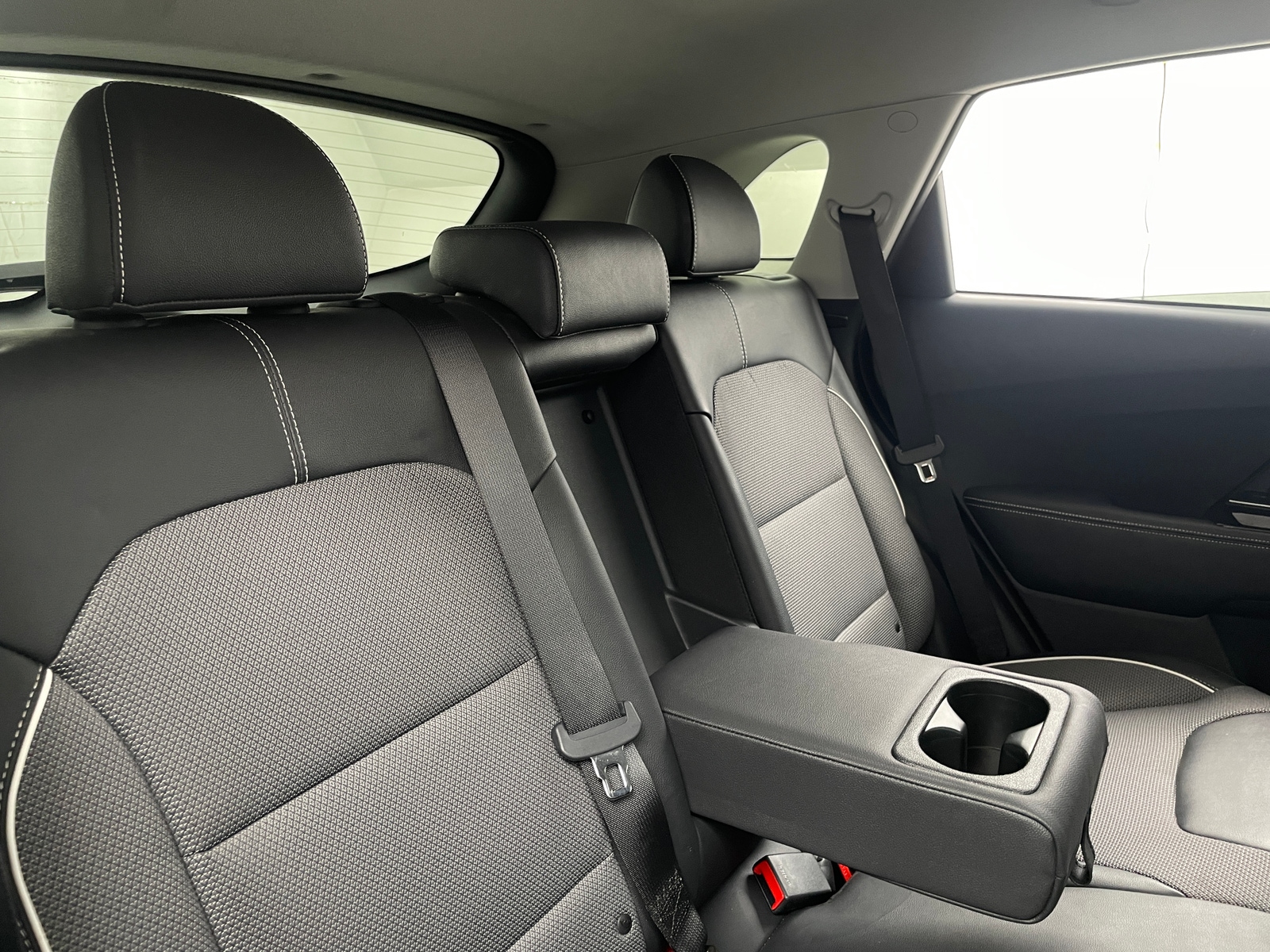 Thumbnail: 2022 Kia Niro - 5