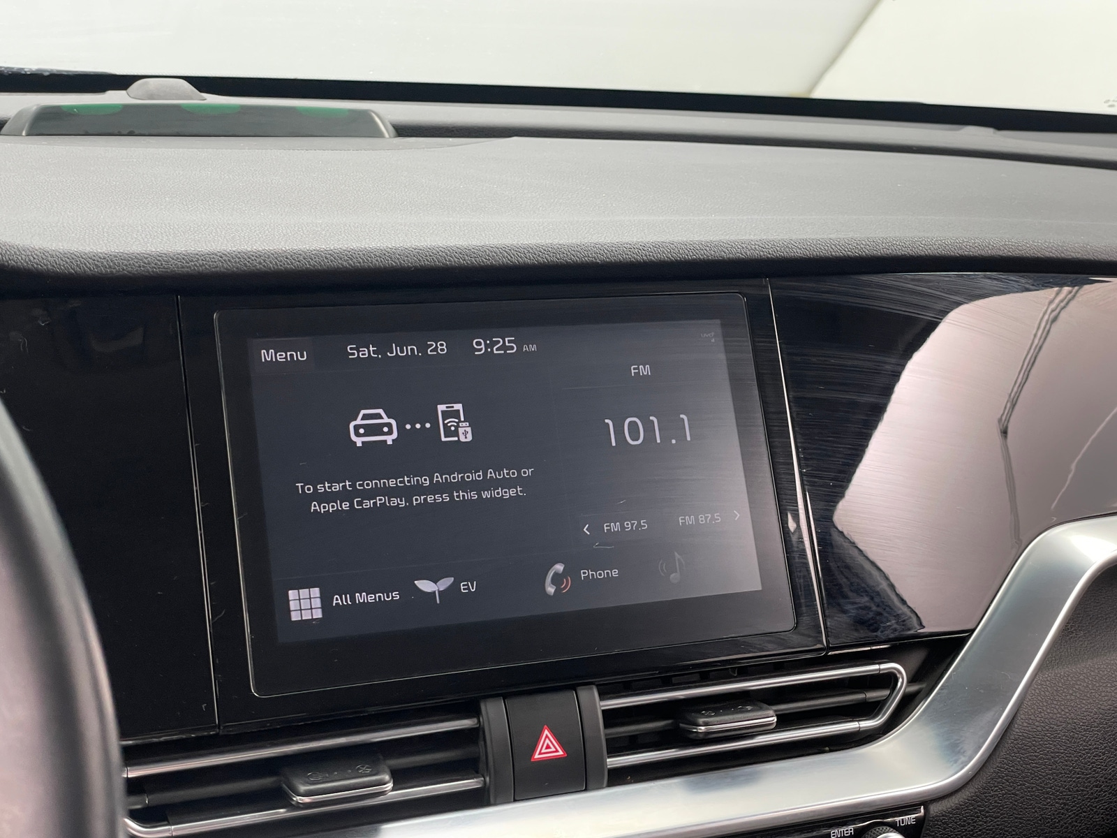 Thumbnail: 2022 Kia Niro - 3