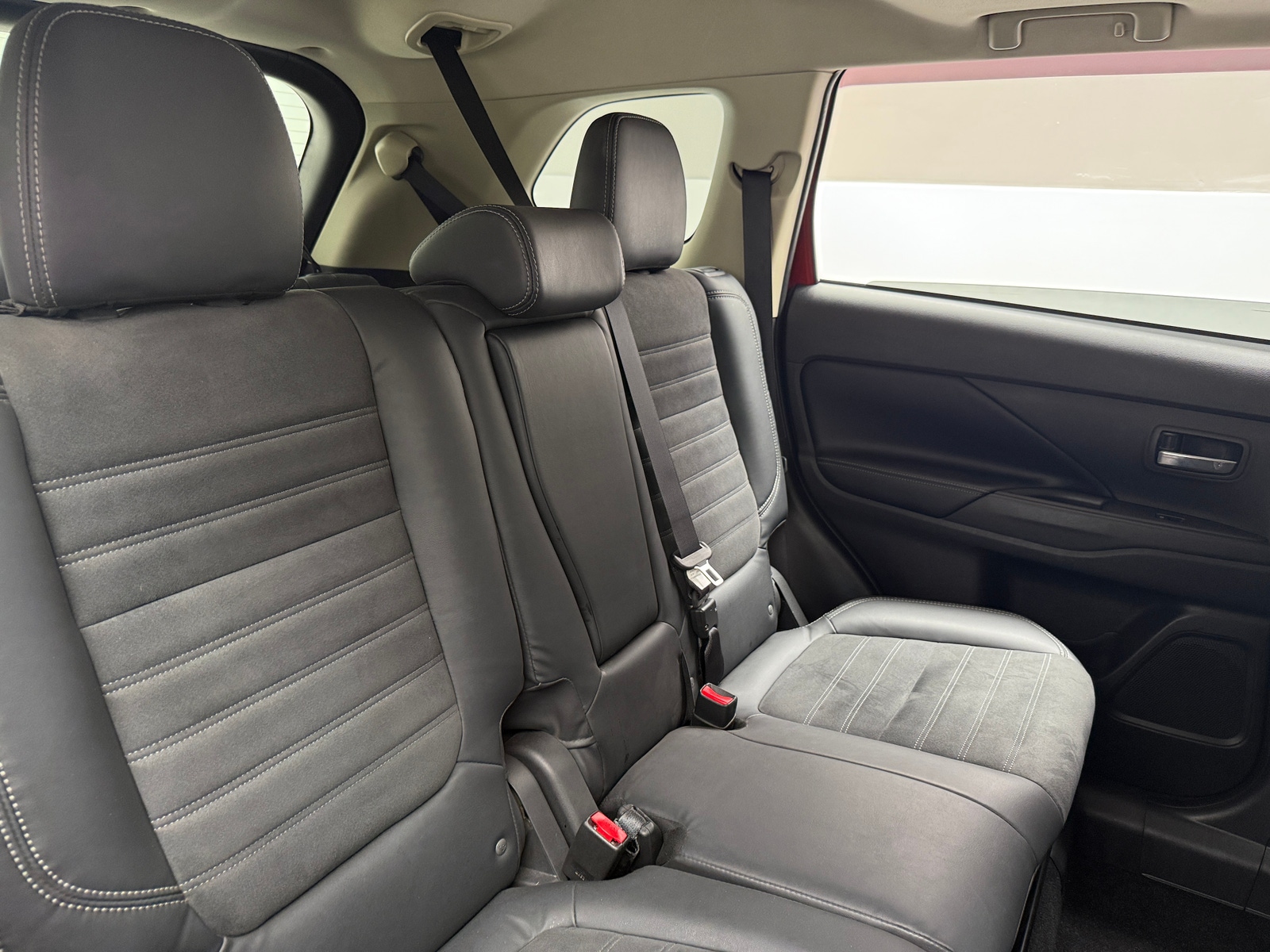 Thumbnail: 2019 Mitsubishi Outlander - 6