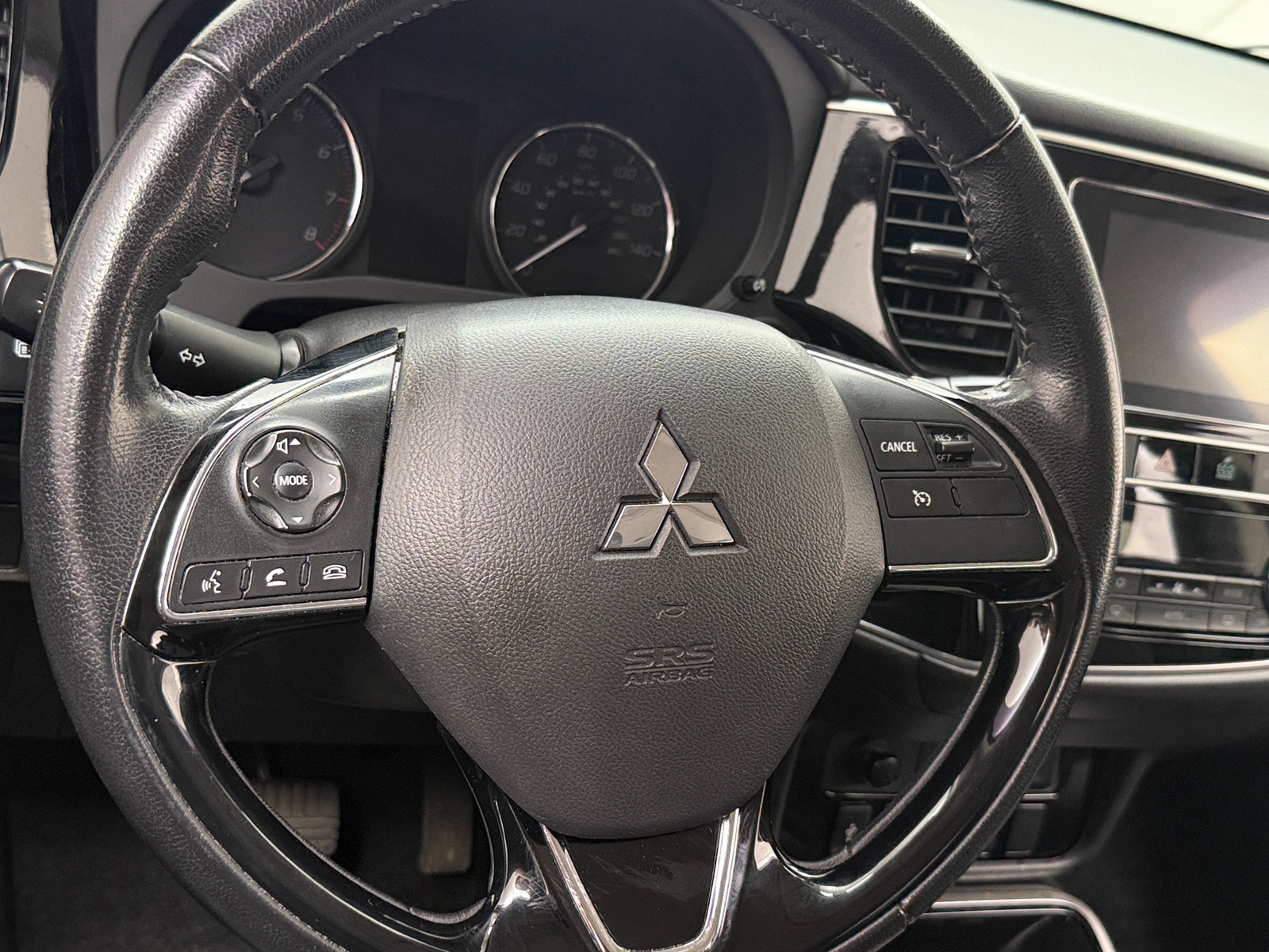 Thumbnail: 2019 Mitsubishi Outlander - 5