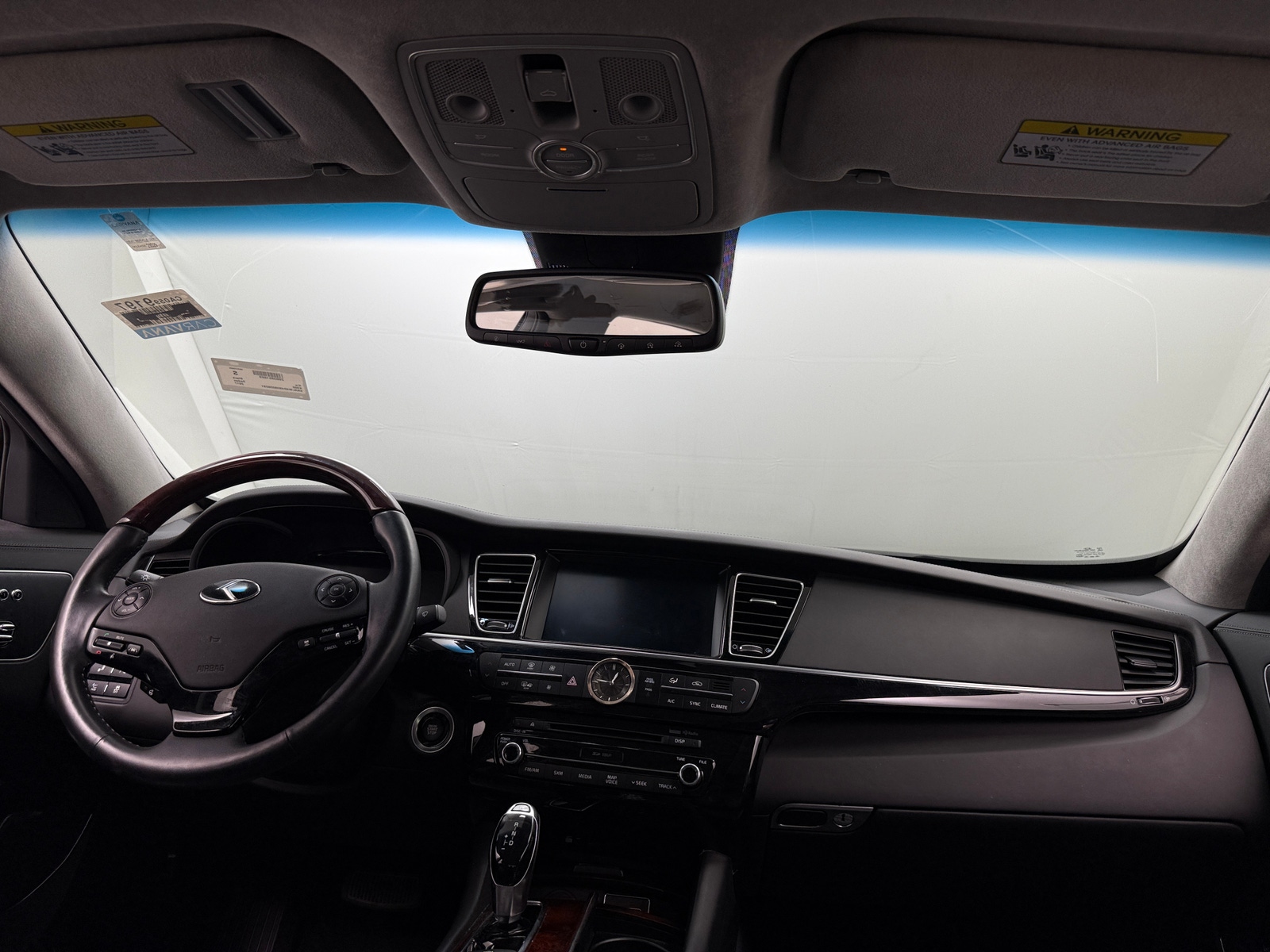 Thumbnail: 2017 Kia K900 - 2