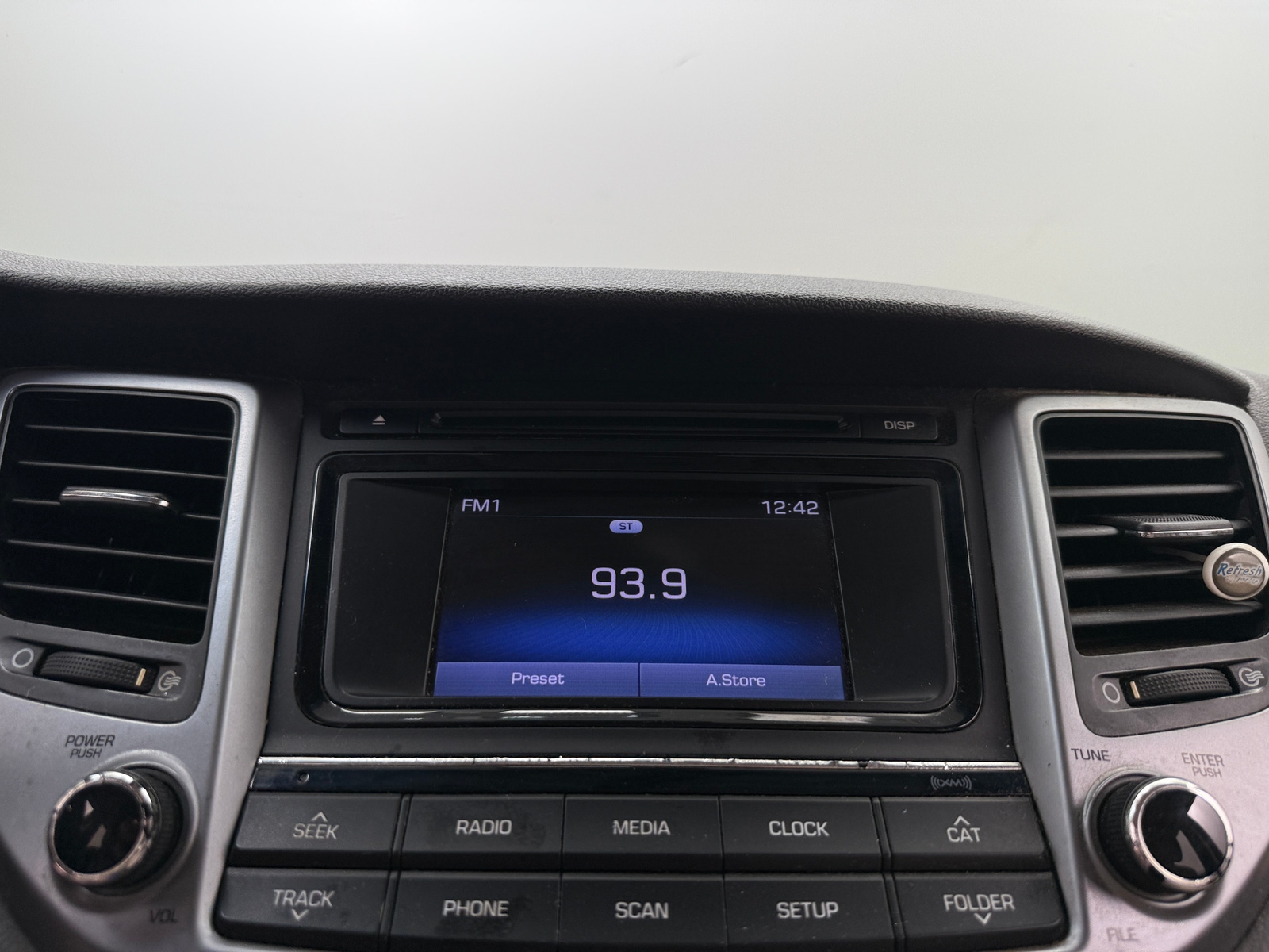 Thumbnail: 2016 Hyundai Tucson - 4