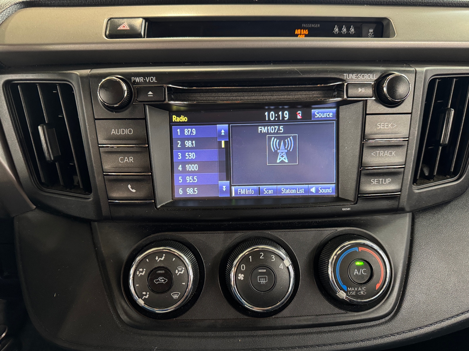 Thumbnail: 2018 Toyota RAV4 - 4