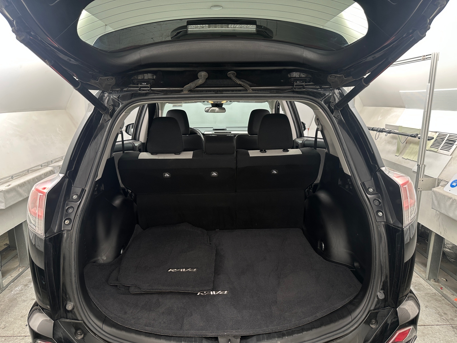 Thumbnail: 2018 Toyota RAV4 - 7