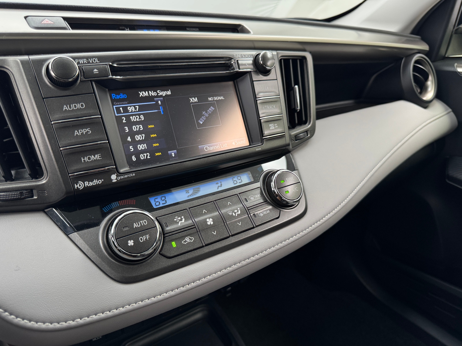Thumbnail: 2014 Toyota RAV4 - 4