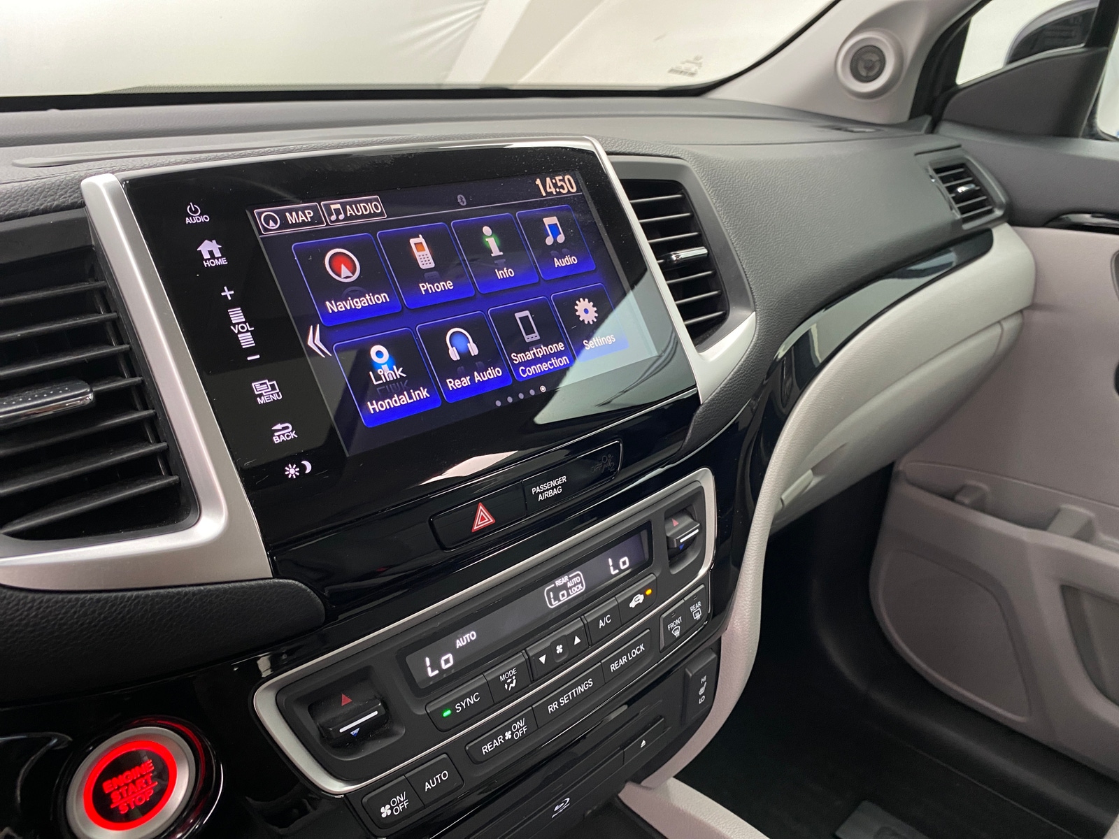 Thumbnail: 2018 Honda Pilot - 3