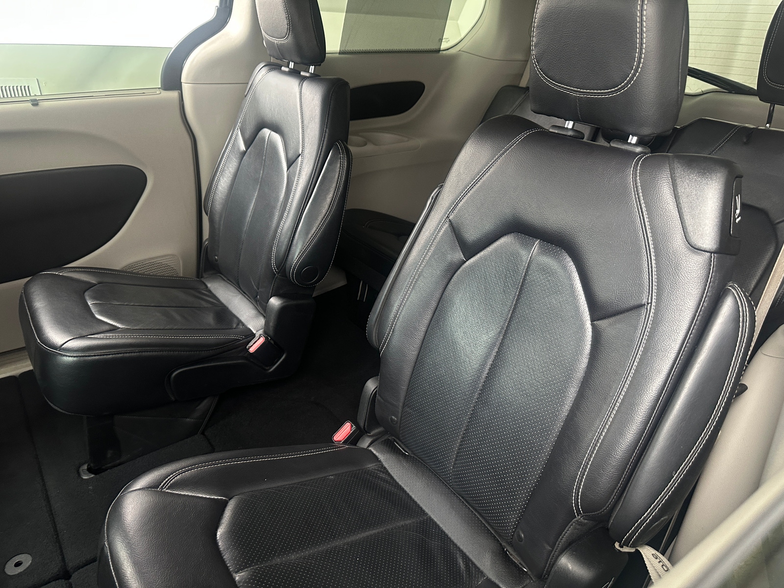 Thumbnail: 2022 Chrysler Pacifica - 5