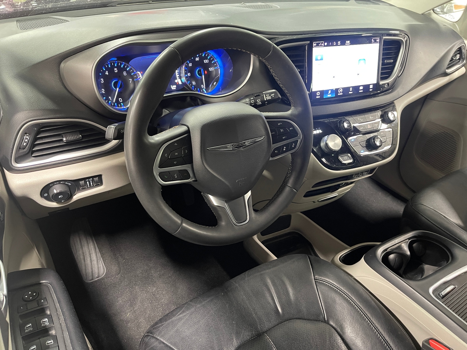 Thumbnail: 2022 Chrysler Pacifica - 2