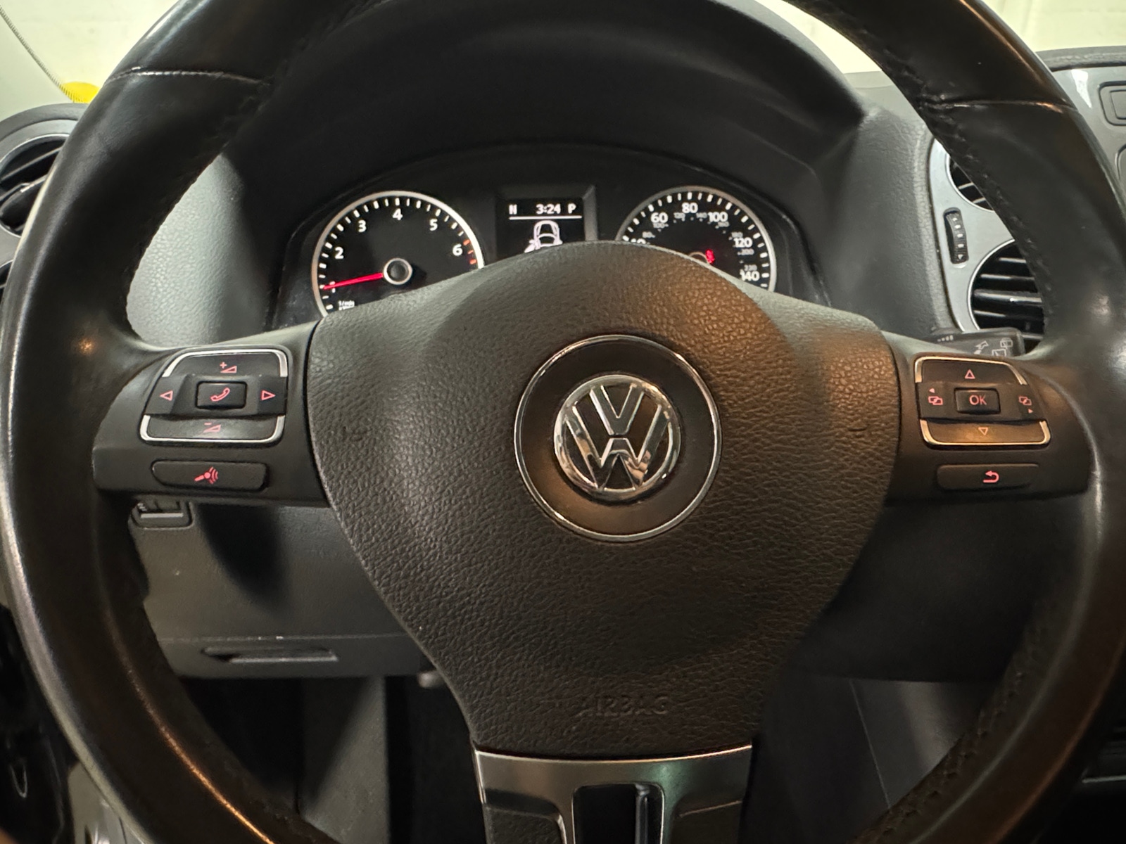 Thumbnail: 2014 Volkswagen Tiguan - 5
