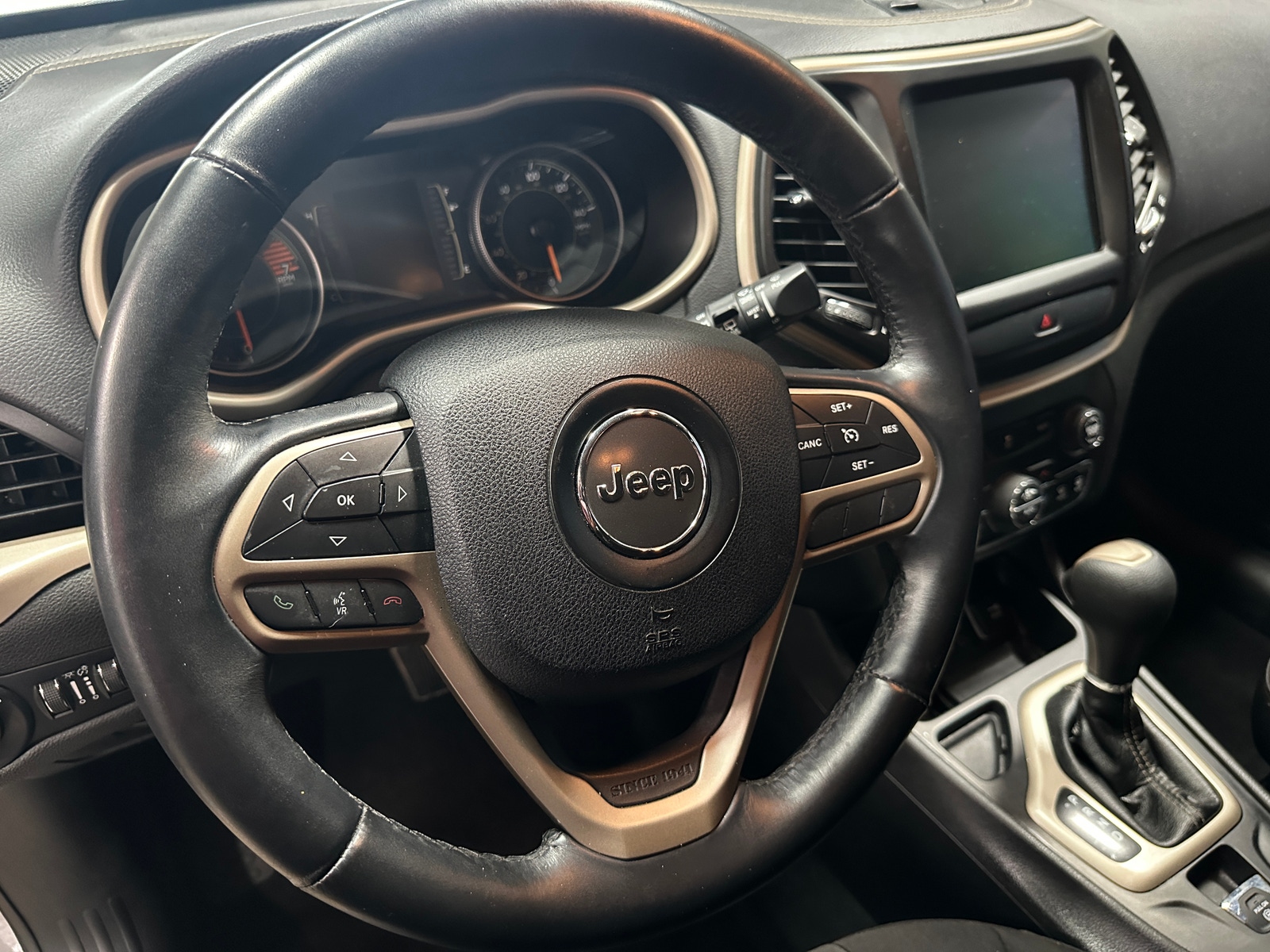 Thumbnail: 2017 Jeep Cherokee - 5