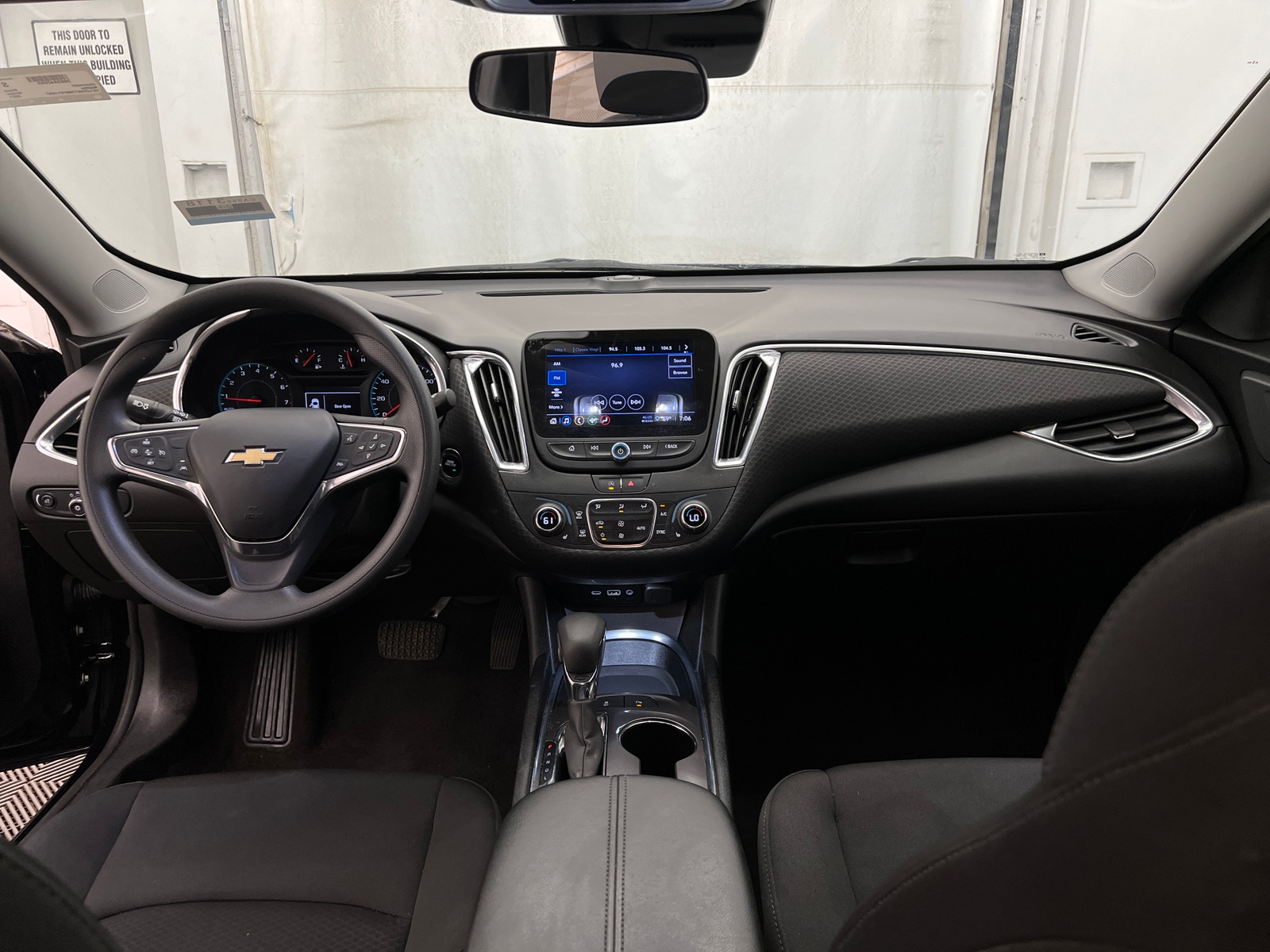 Thumbnail: 2021 Chevrolet Malibu - 3