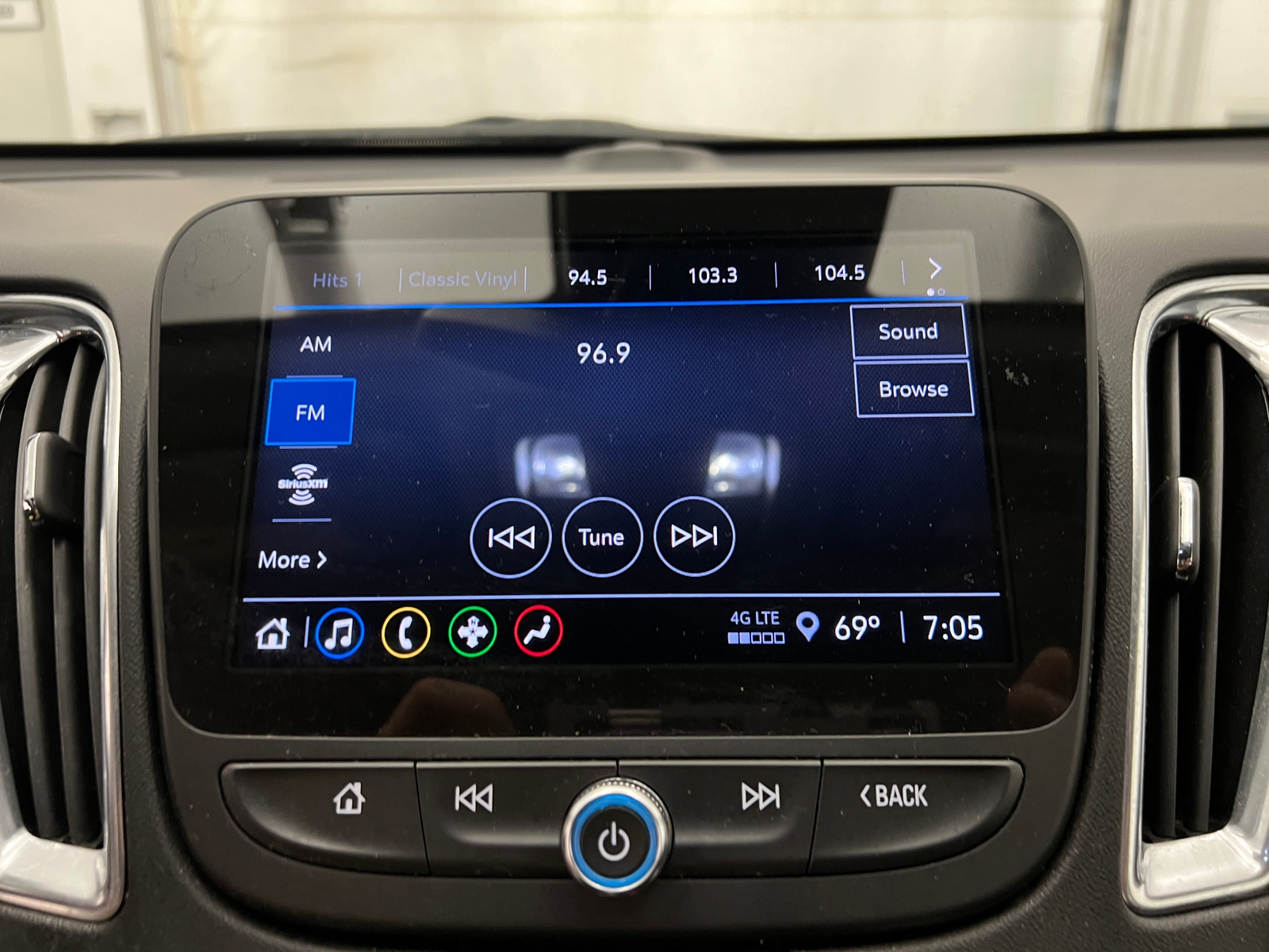 Thumbnail: 2021 Chevrolet Malibu - 4