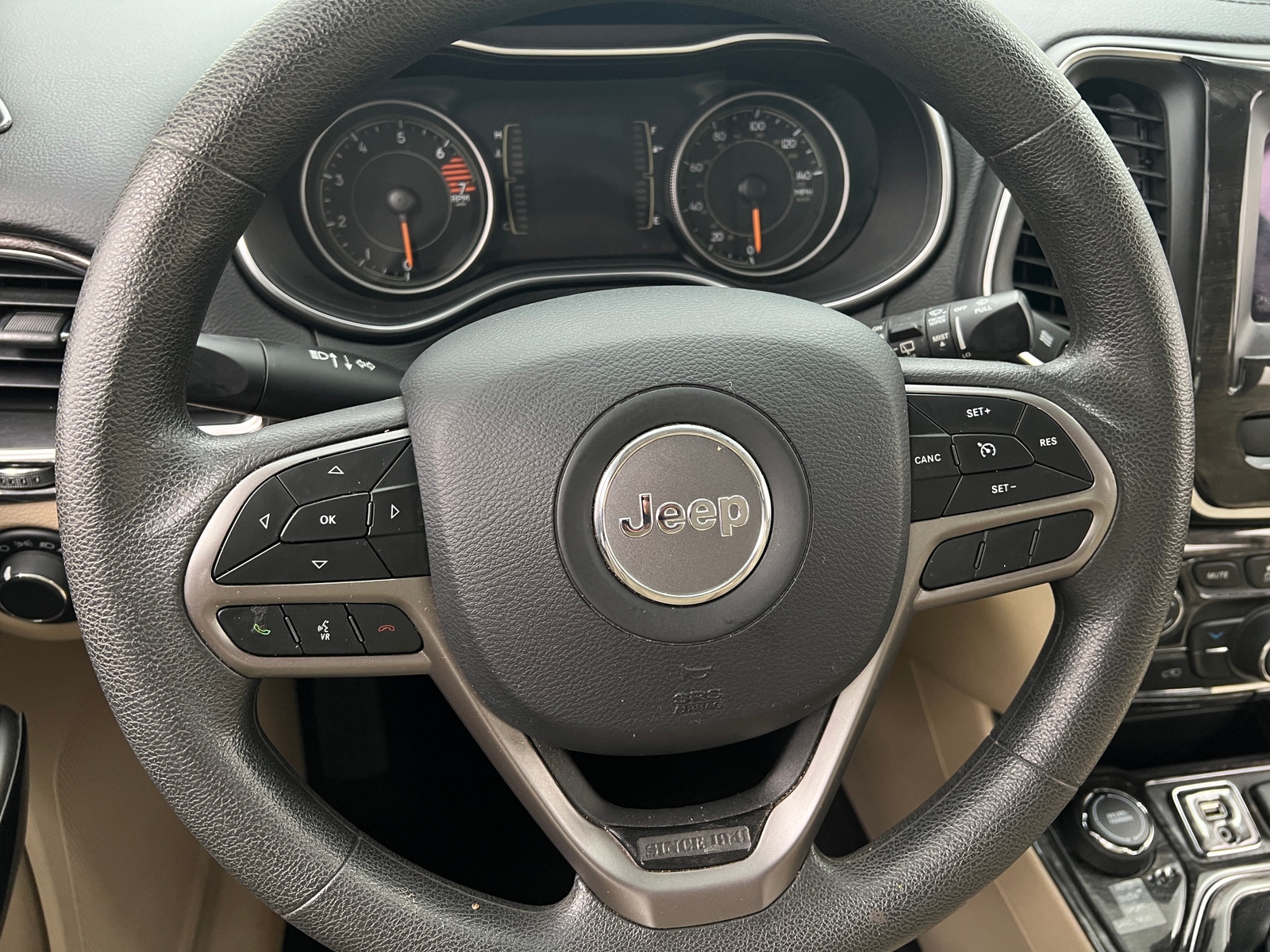 Thumbnail: 2020 Jeep Cherokee - 5