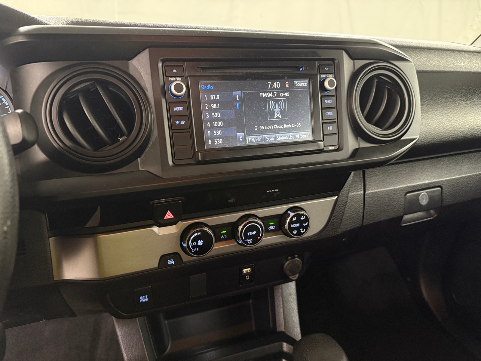 Thumbnail: 2018 Toyota Tacoma - 4