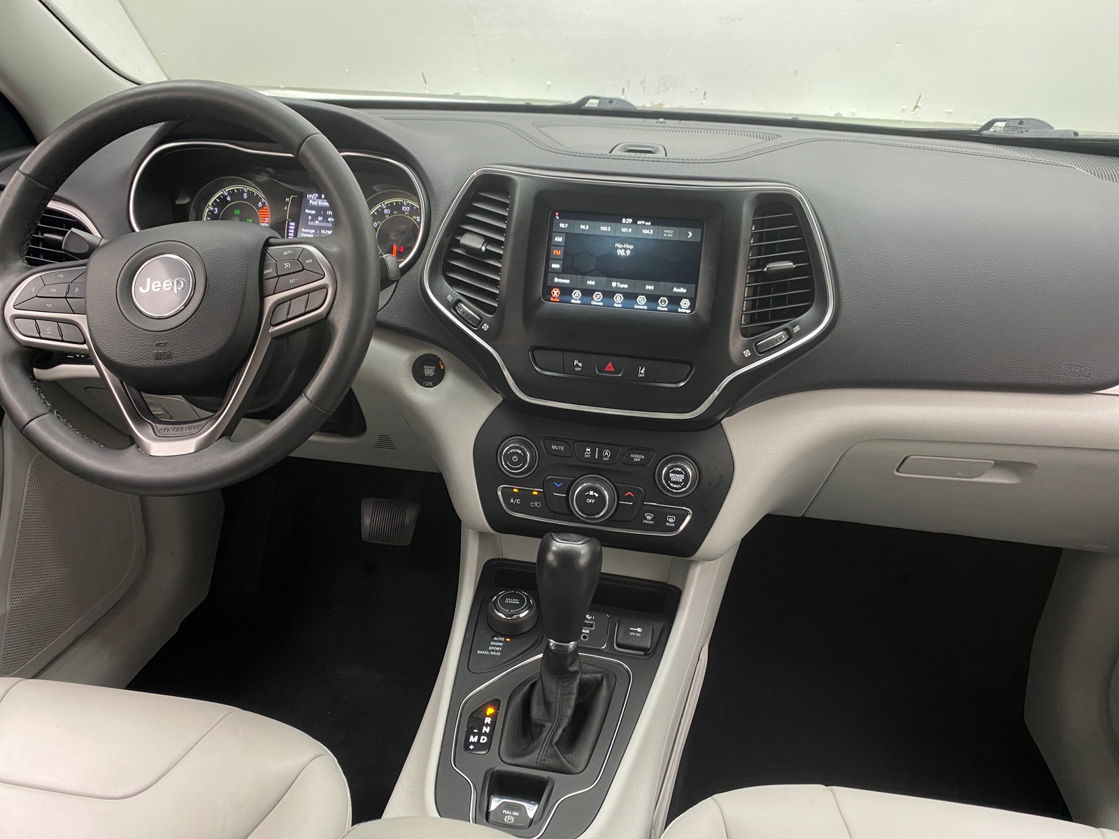Thumbnail: 2021 Jeep Cherokee - 3